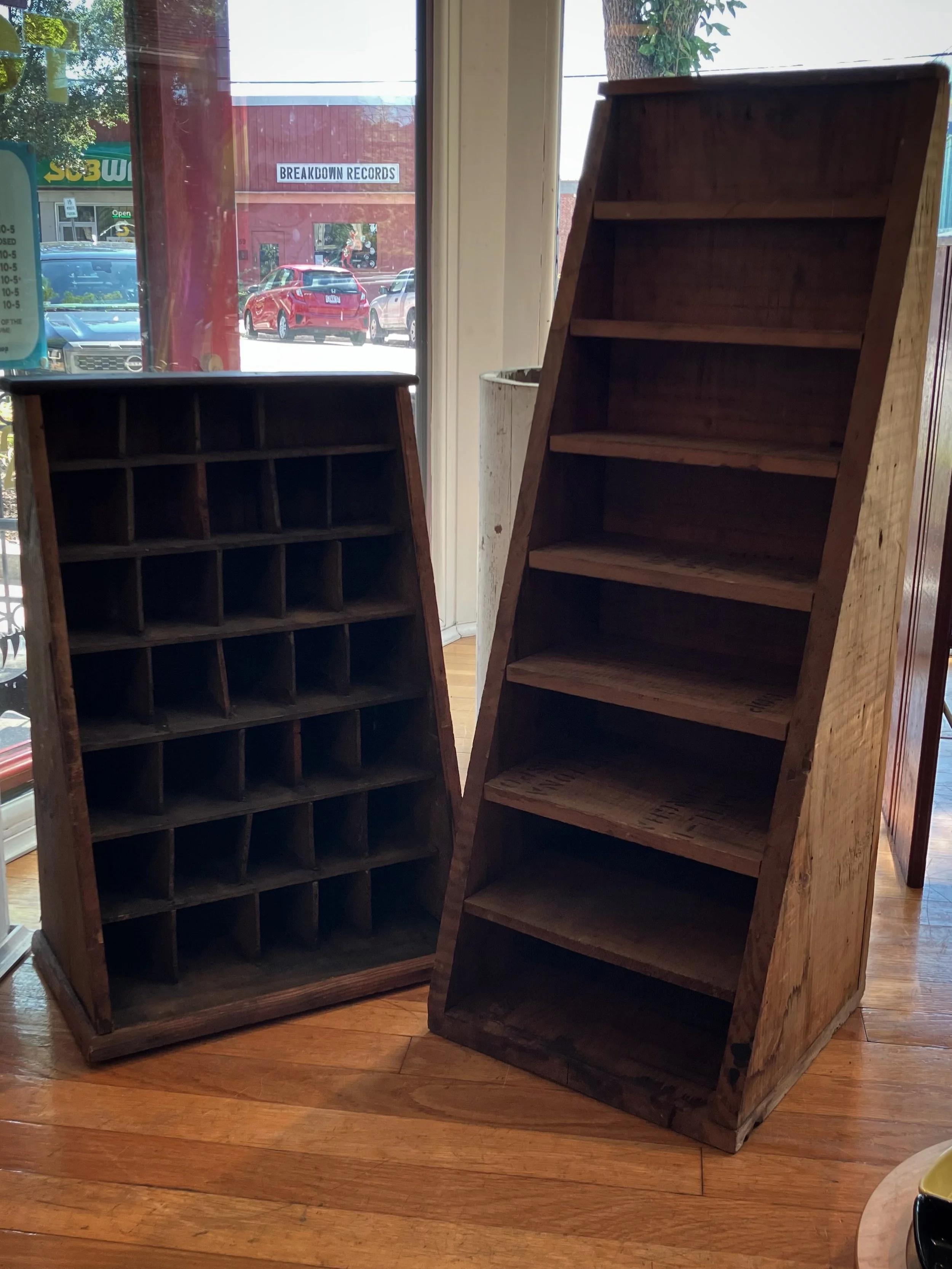unique storage for your small treasures 🪎

#curiositycabinets #lootfoundandmade