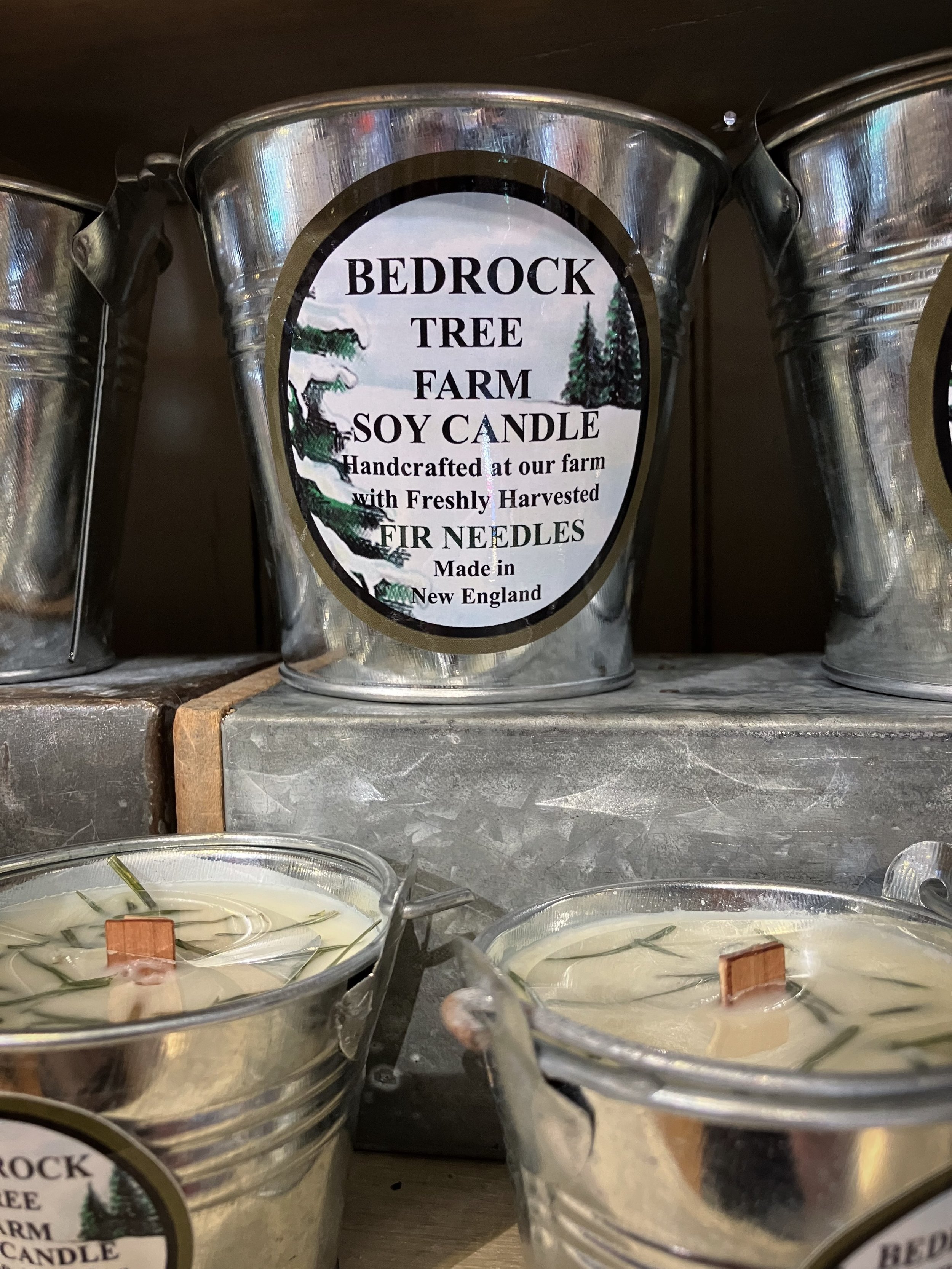 cozy up your space with a fir needle candle - handcrafted in RI - smells like an evergreen forest 🌲💚

#soycandles #firneedles #bedrockfarm #lootfoundandmade