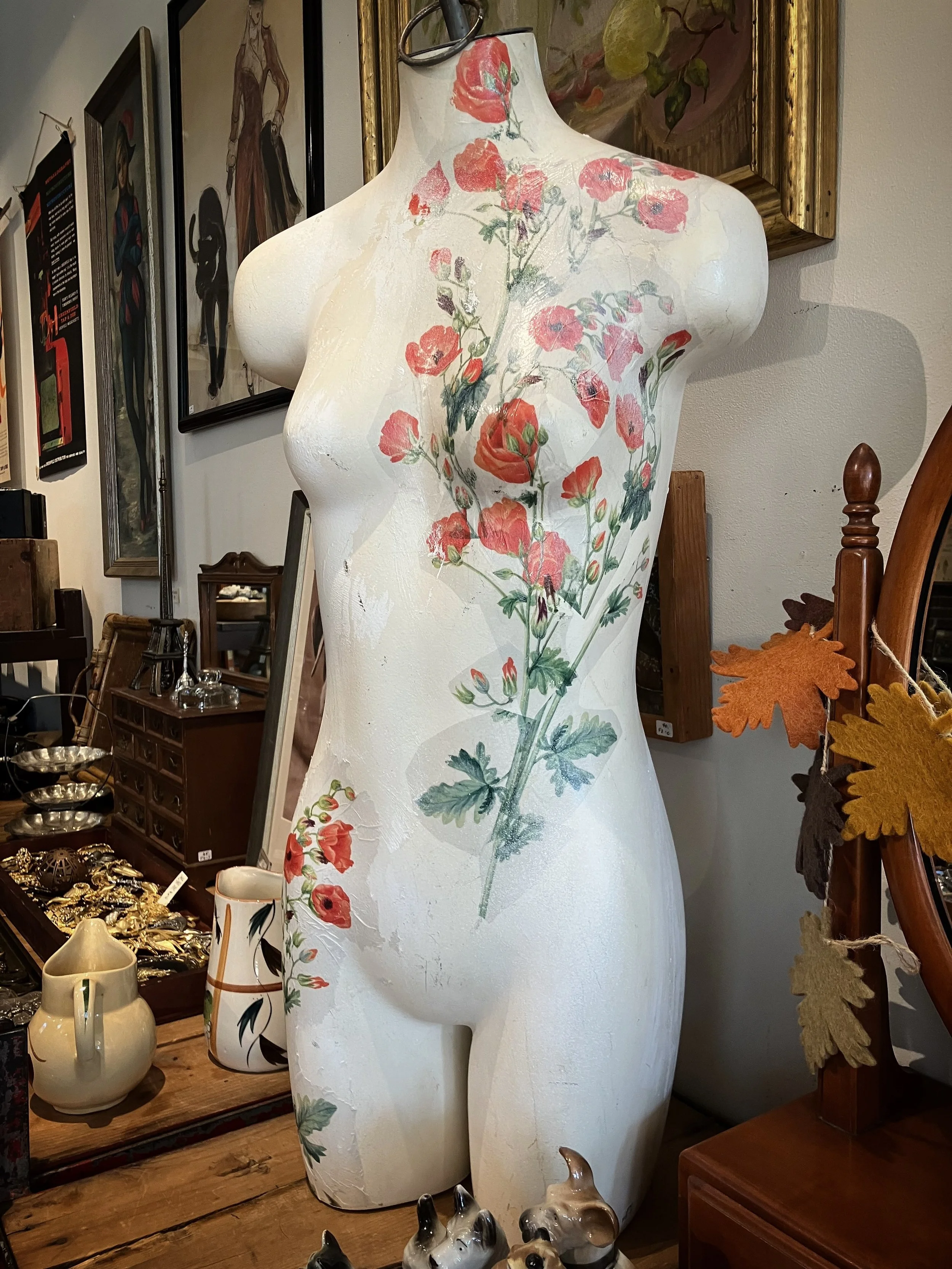 how fab would this mannequin look in your home? so fab 🩵
