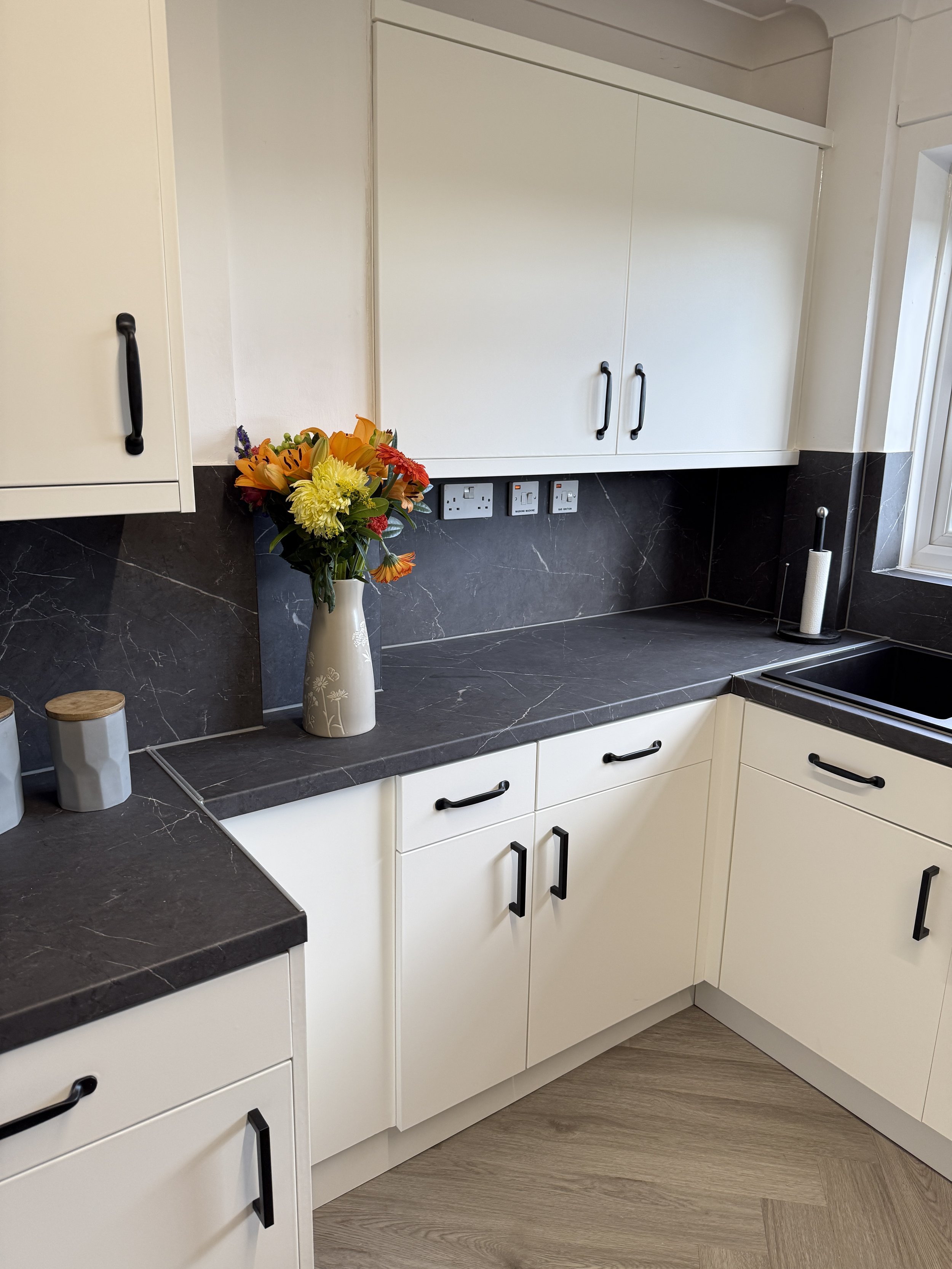 Kitchen Vinyl Wrap Transformation in the New Forest: A Stunning Two-Day Makeover
