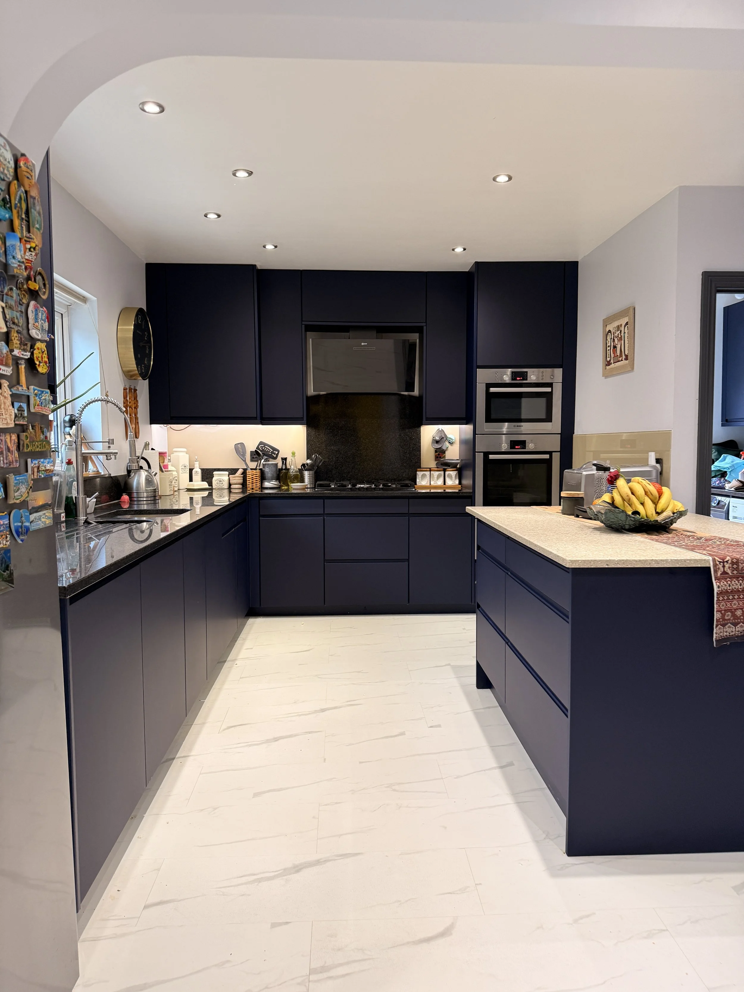 Kitchen Door Replacement in Farnborough: A Stunning Marine Blue Kitchen Makeover for 70% Less
