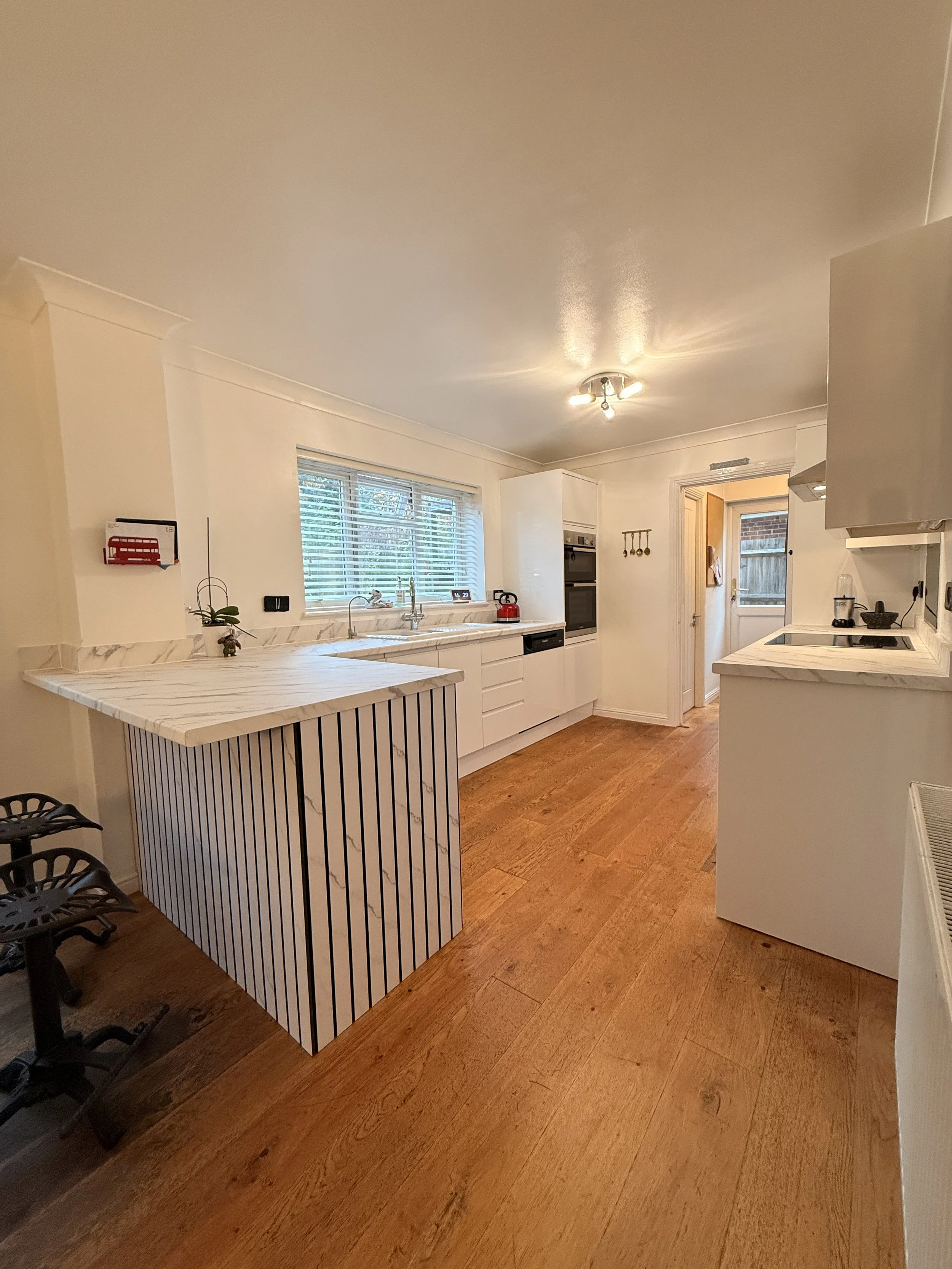Kitchen Door Replacement in Basingstoke: A Luxury White Marble Kitchen Makeover in Just 3 Days
