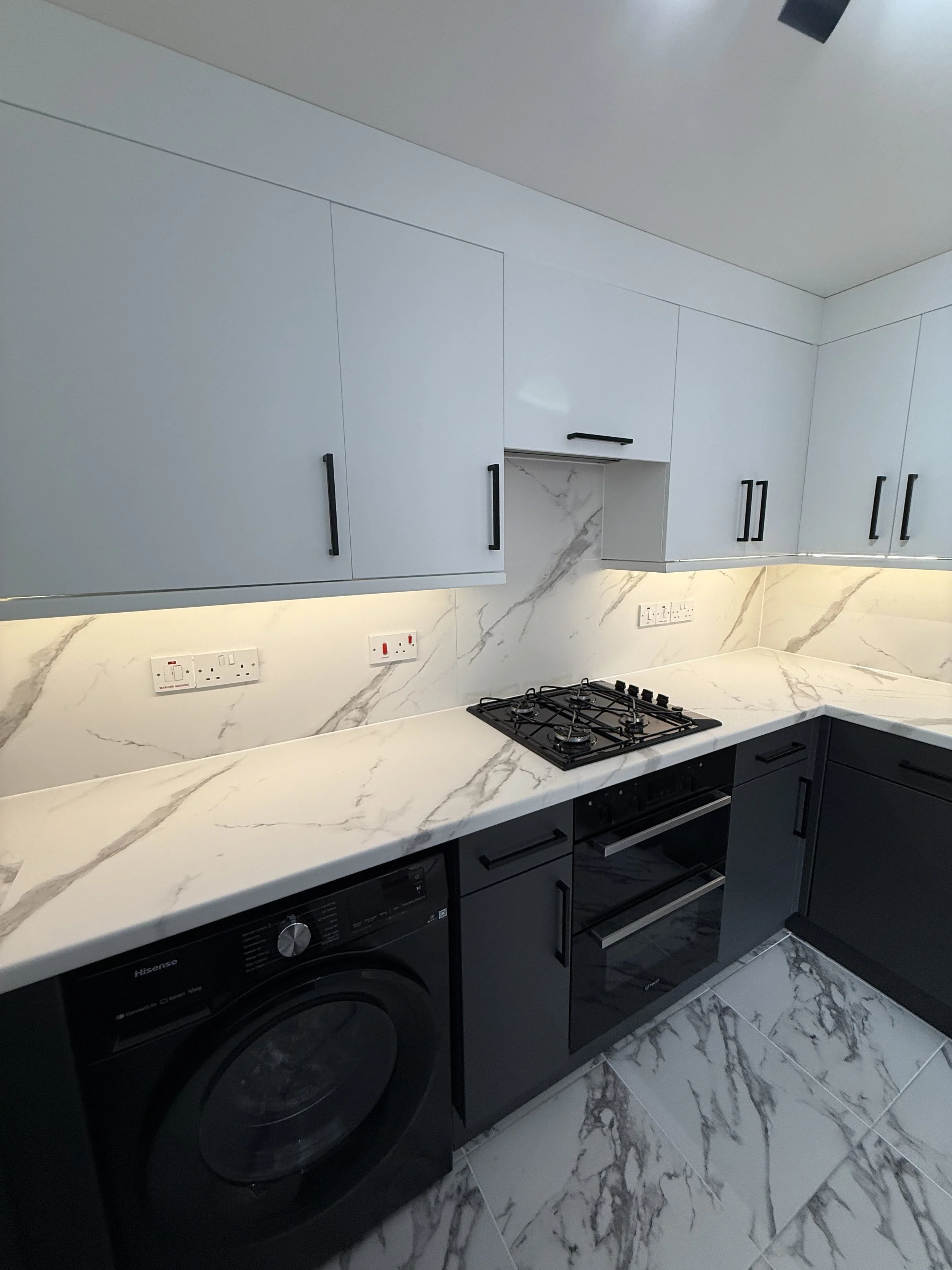 Kitchen Door &amp; Worktop Wrap Transformation in Hedge End: A Contemporary Two-Tone Kitchen Makeover