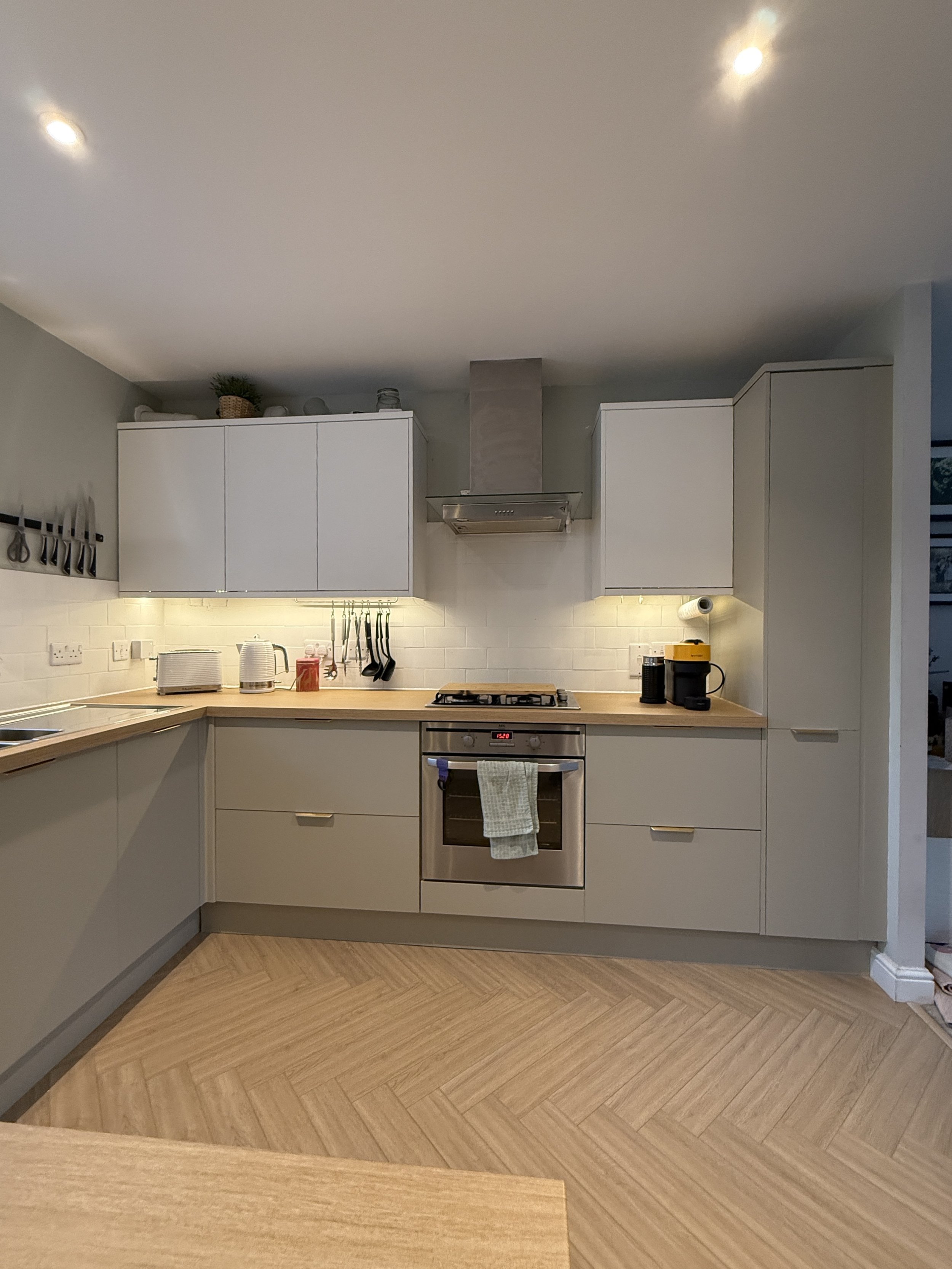 Luxury New Build Kitchen Wrap Transformation in Basingstoke: Soft Neutral Elegance in Just Two Days