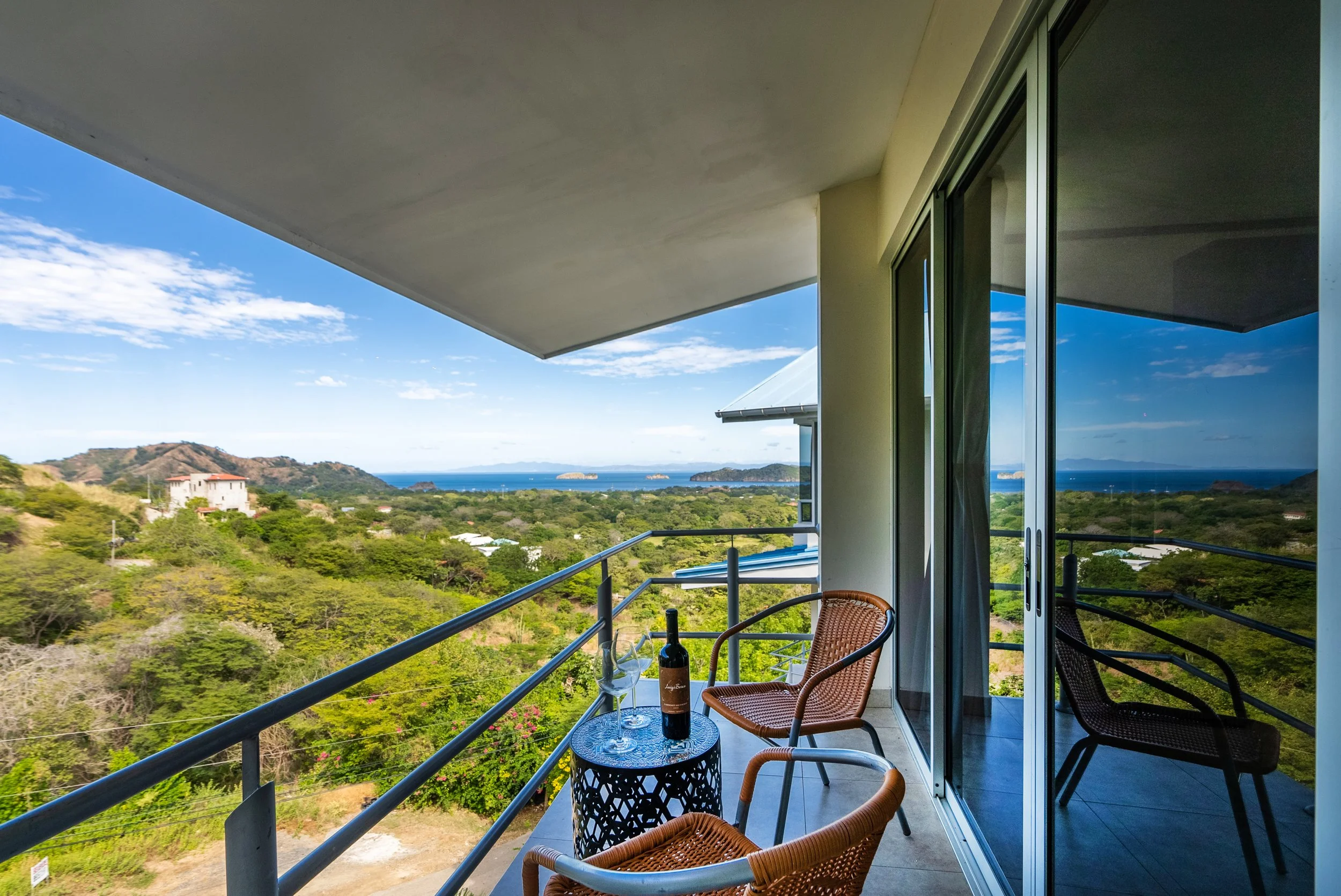 2022_12_Coco_TL_Balcony-144.JPG