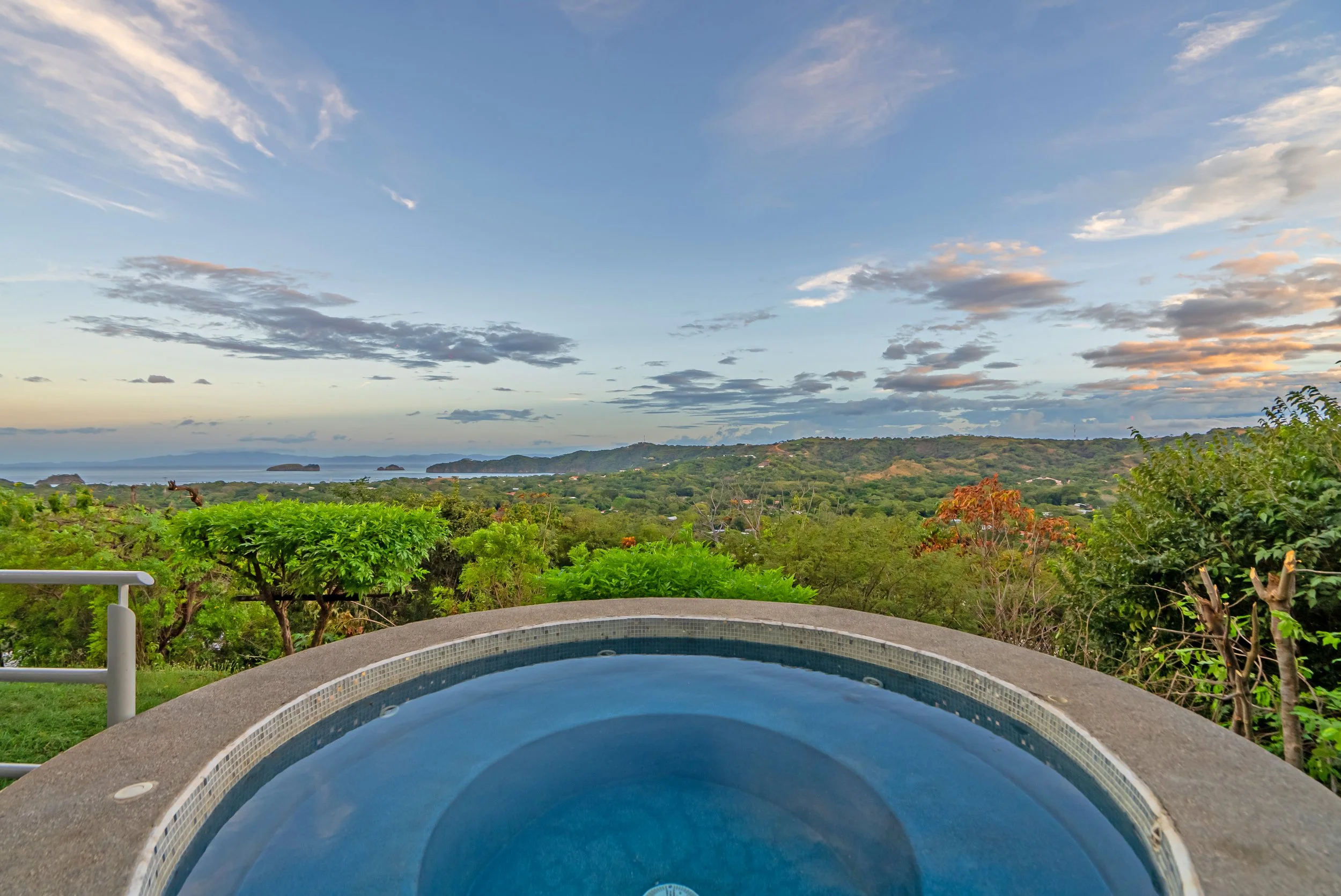 2022_12_Coco_TL_Jacuzzi_Sunrise_Day-696.JPG