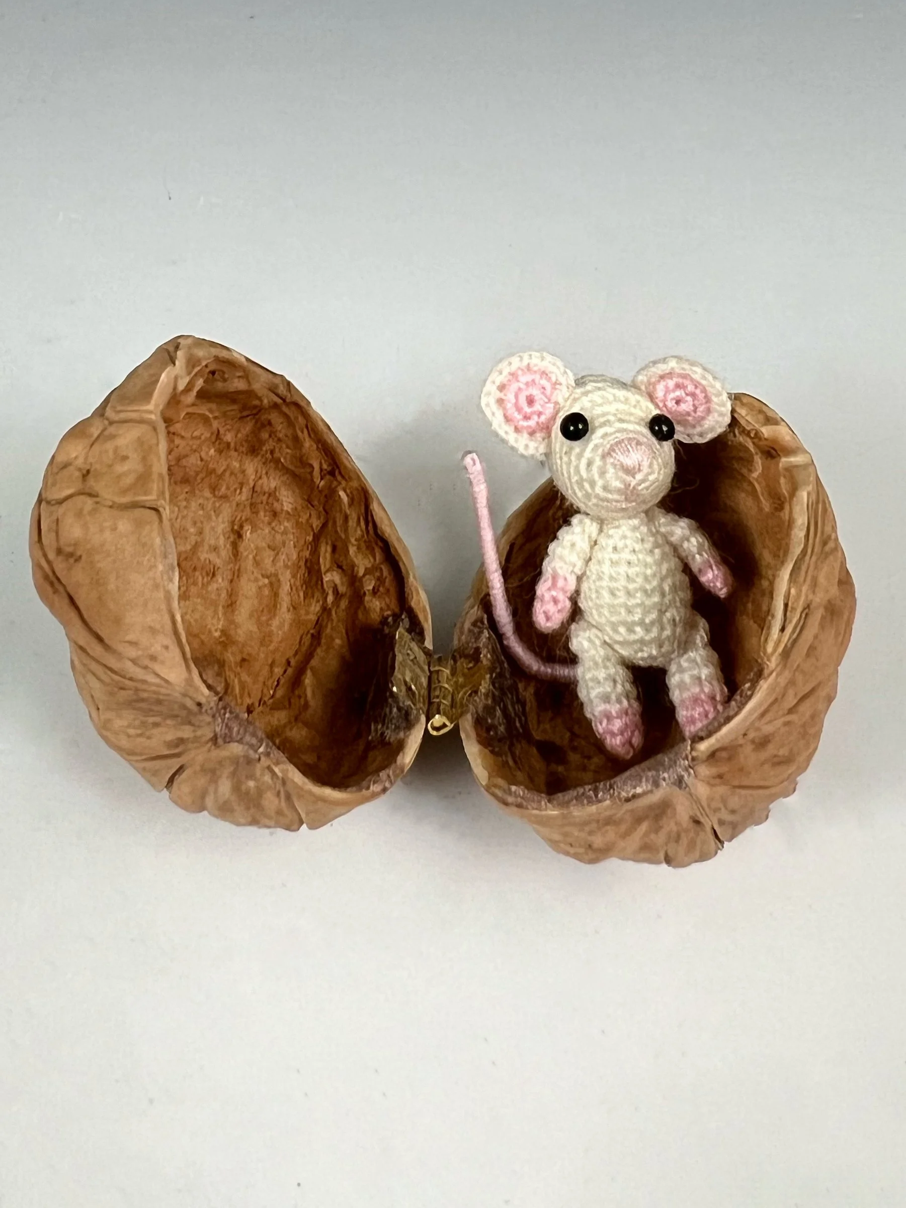 Ukrainian Crochet White-Mouse-in-a-Walnut