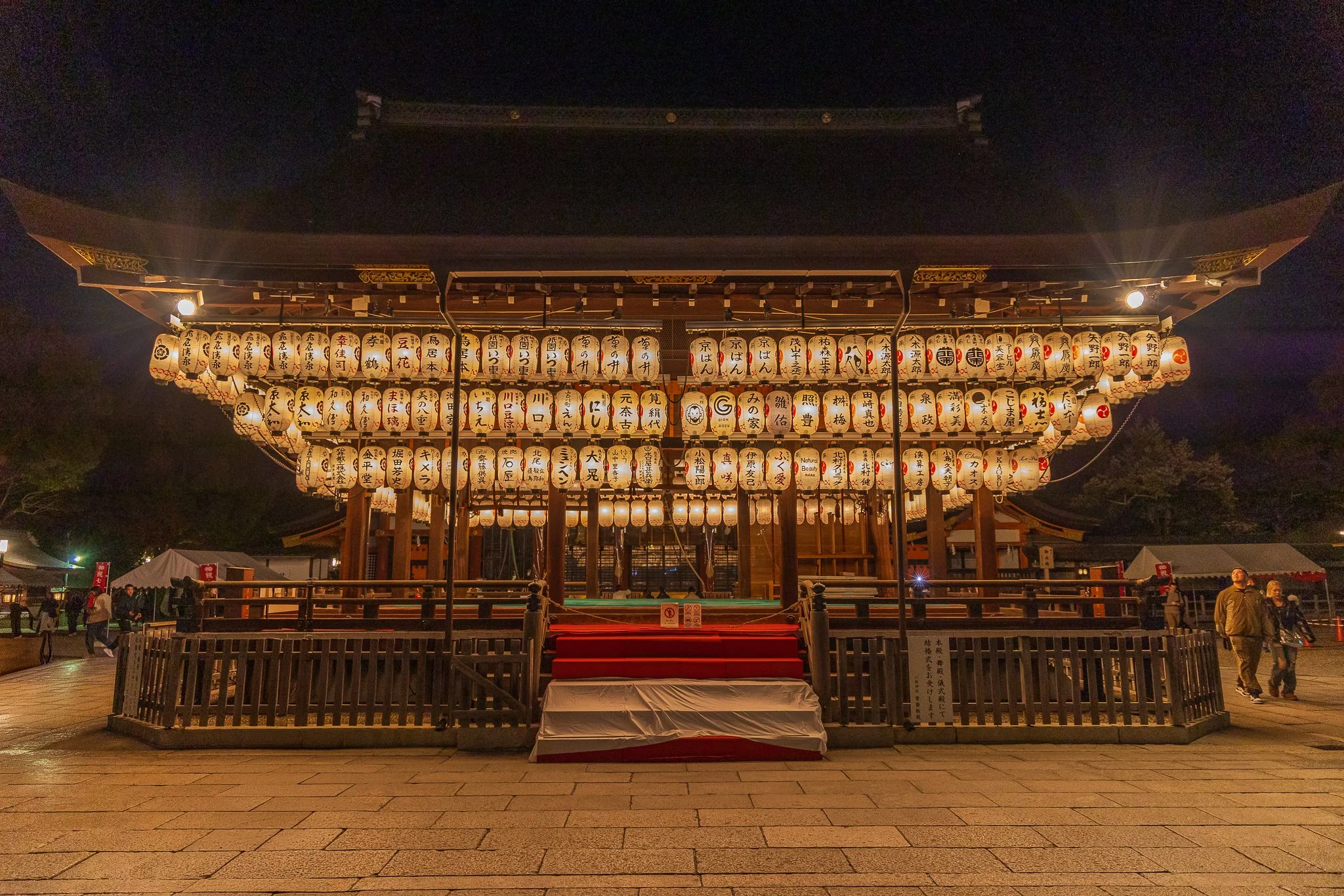 F19A3185_yasaka-shrine.jpg