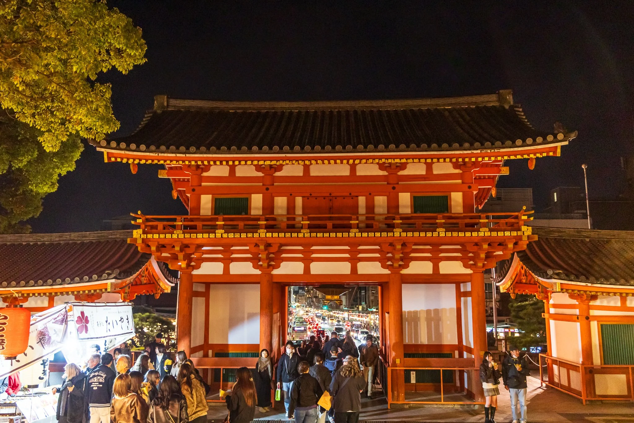 F19A3217_yasaka-shrine.jpg