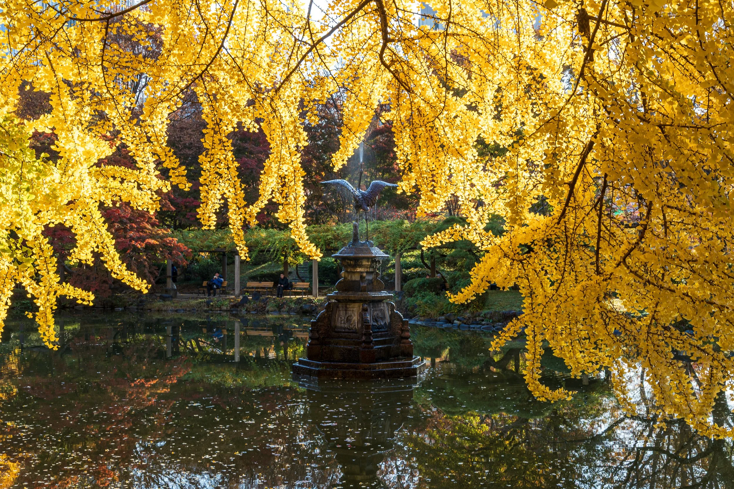 Kumogata Pond with the crane fountain