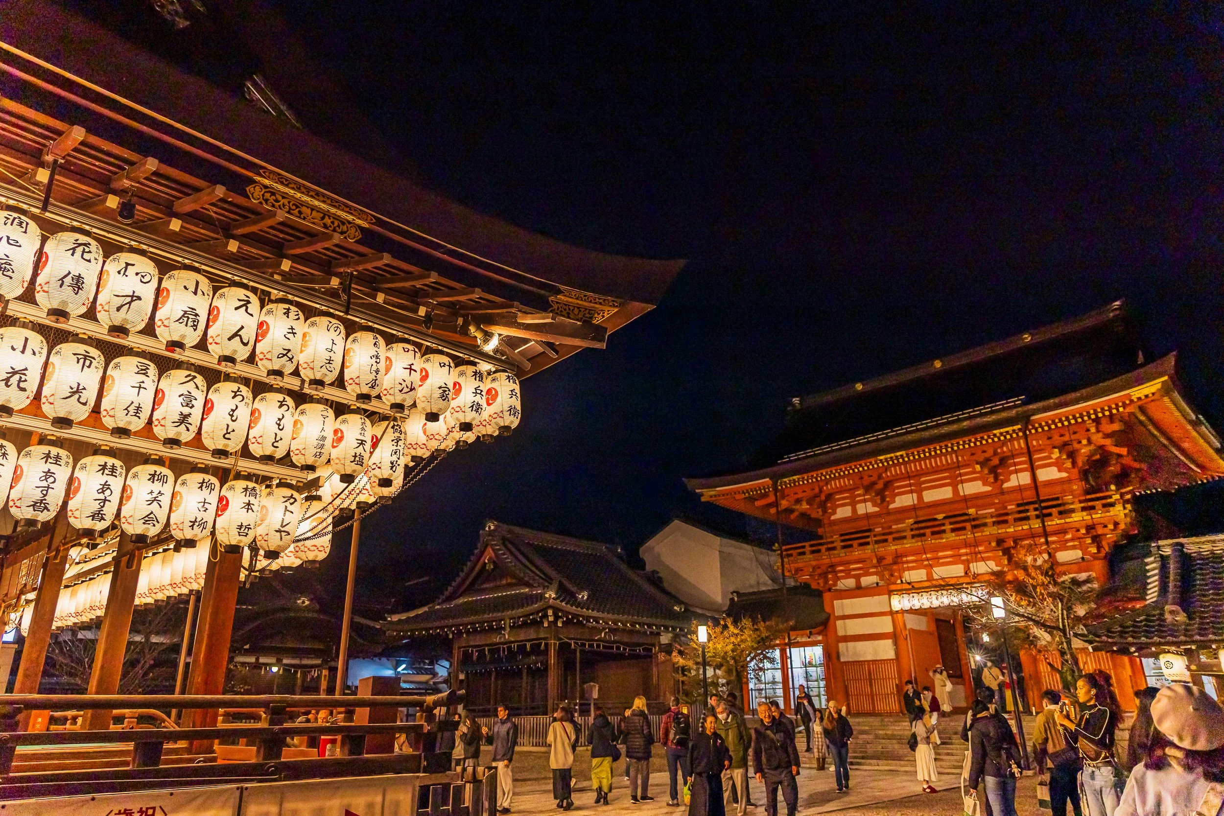 F19A3194_yasaka-shrine.jpg