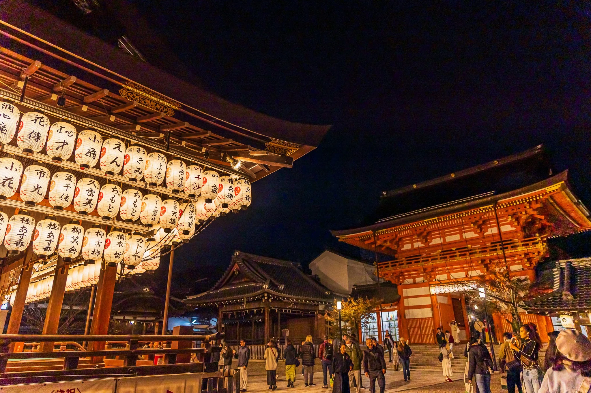F19A3194_yasaka-shrine.jpg