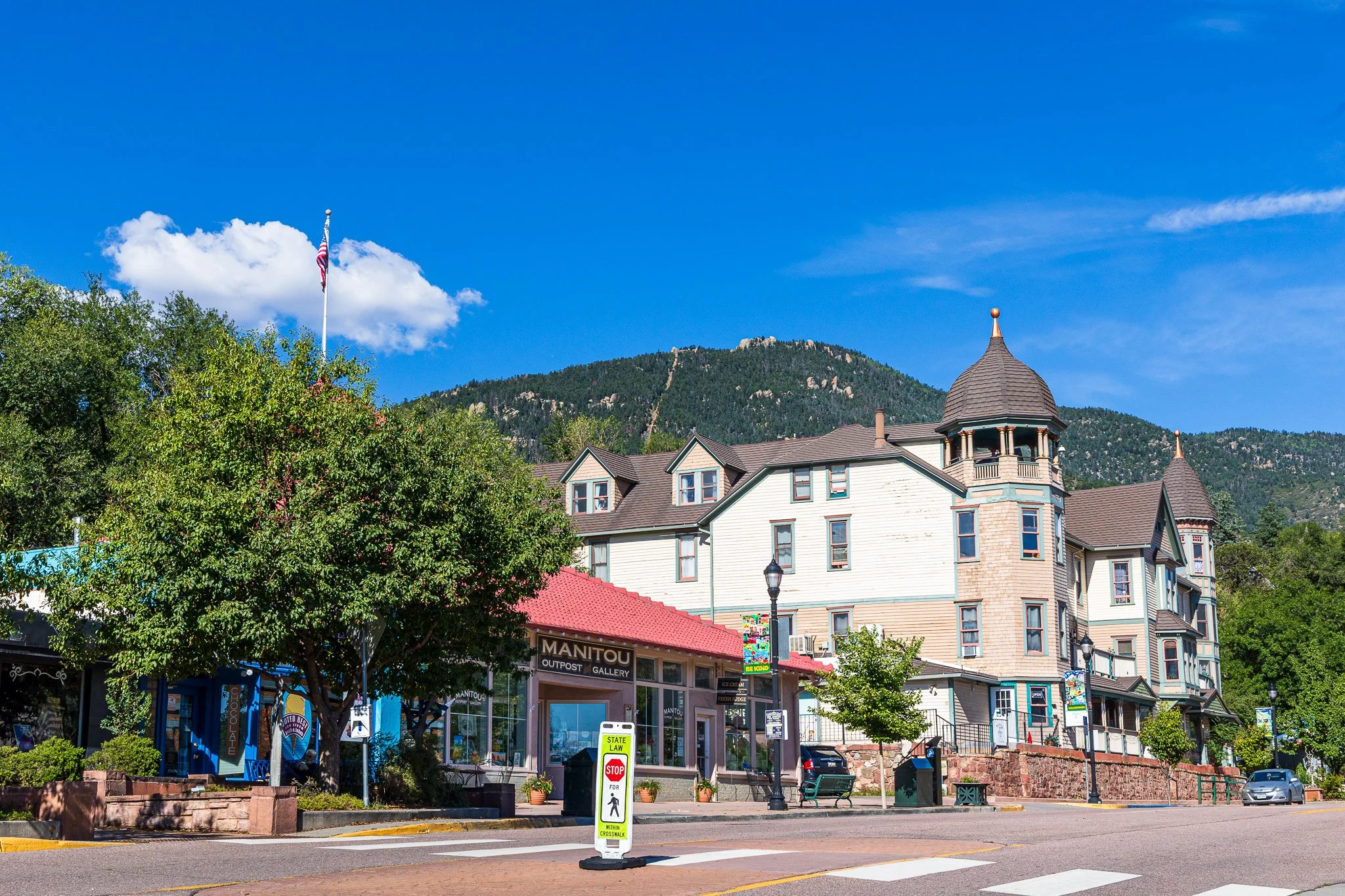 F19A9385_manitou-avenue.jpg