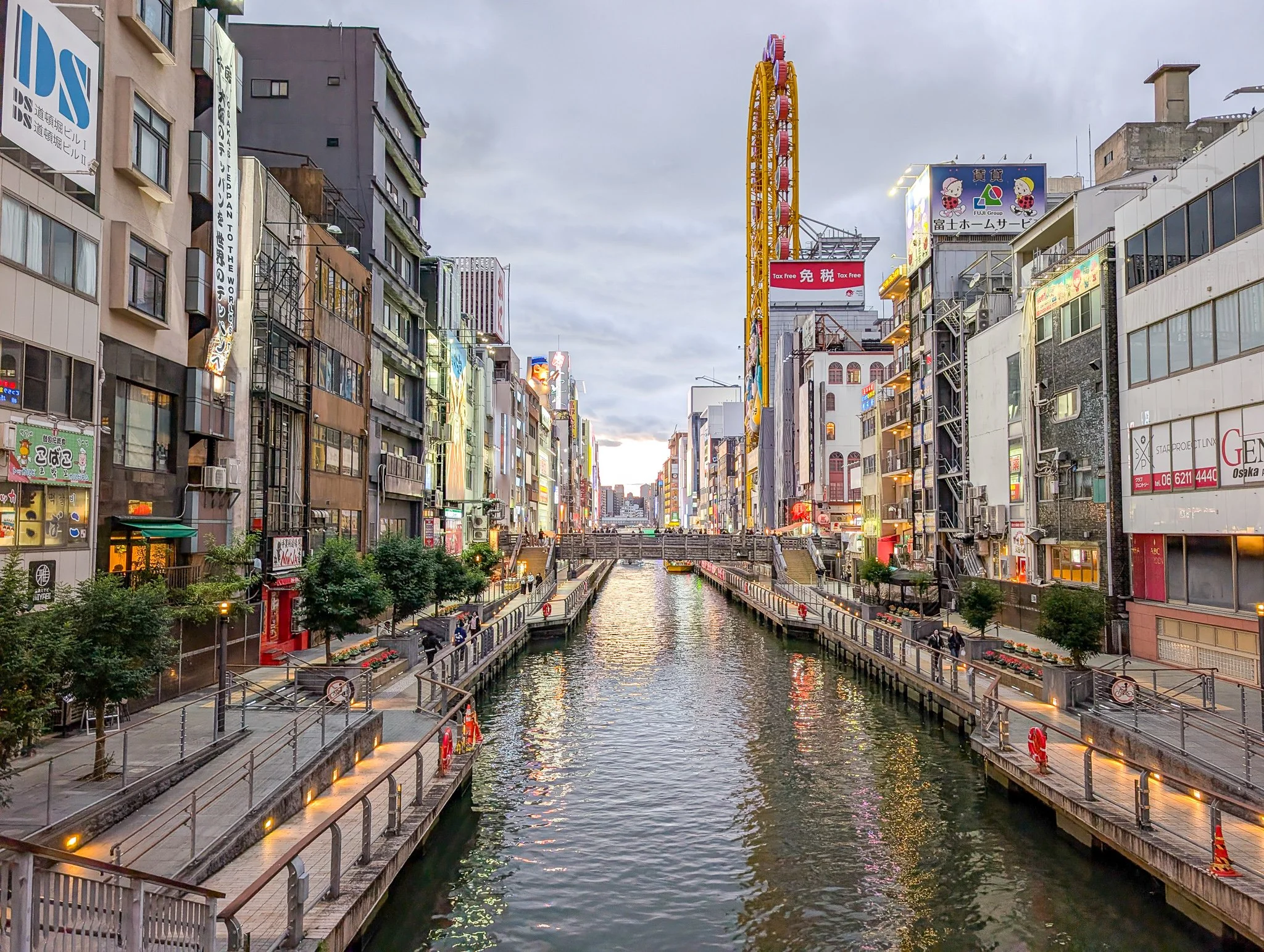 PXL_20251205_075321582_dotonbori-canal.jpg