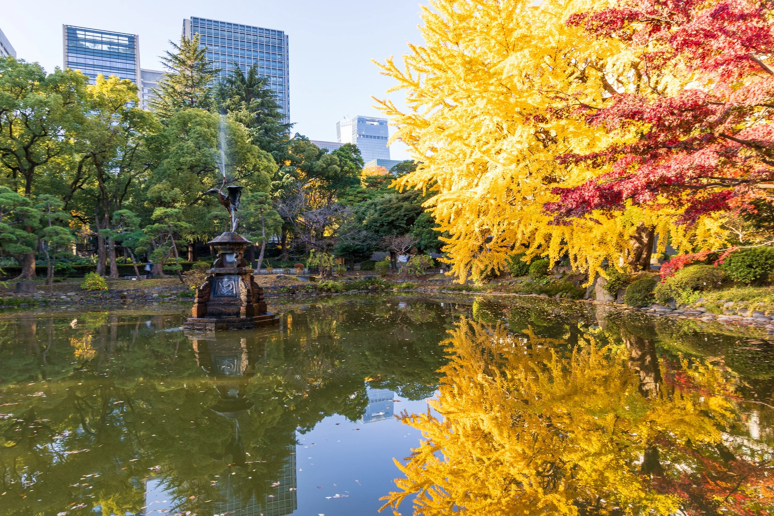 Kumogata Pond with the crane fountain