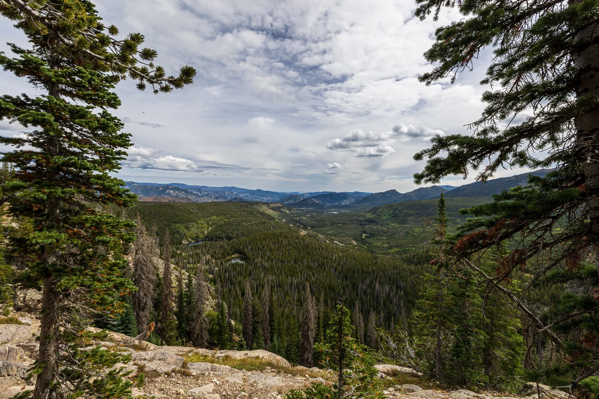 F19A0562_descent-from-lake-haiyaha.jpg