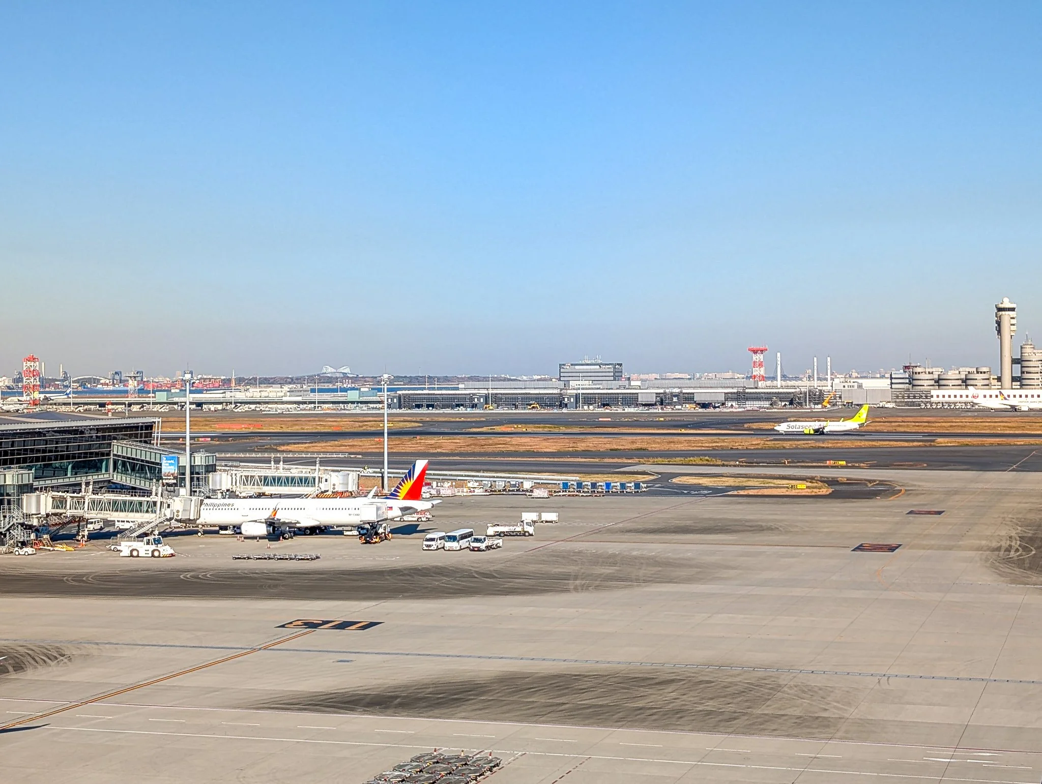 PXL_20251207_045720527_haneda-airport.jpg