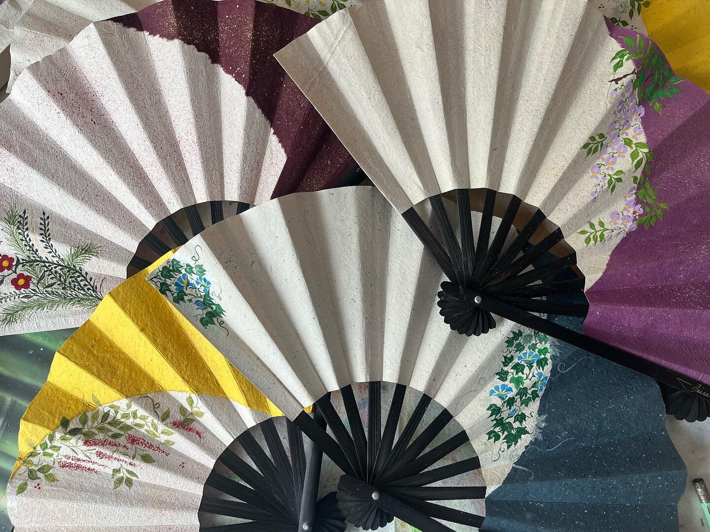 Still working on fans&hellip;these are decorated with flowers - recycled paper fans made in Philippines. 

Did you know ? 
Round fans and palm leaf fans were well known in China since ancient times . The folding variety is a Japanese invention introd