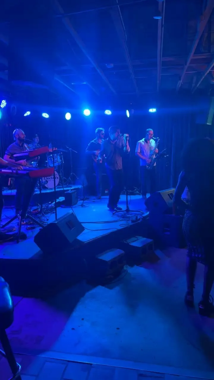 @donovankeithmusic live… followed by @brianscartocci // bring it! Soul music yall.