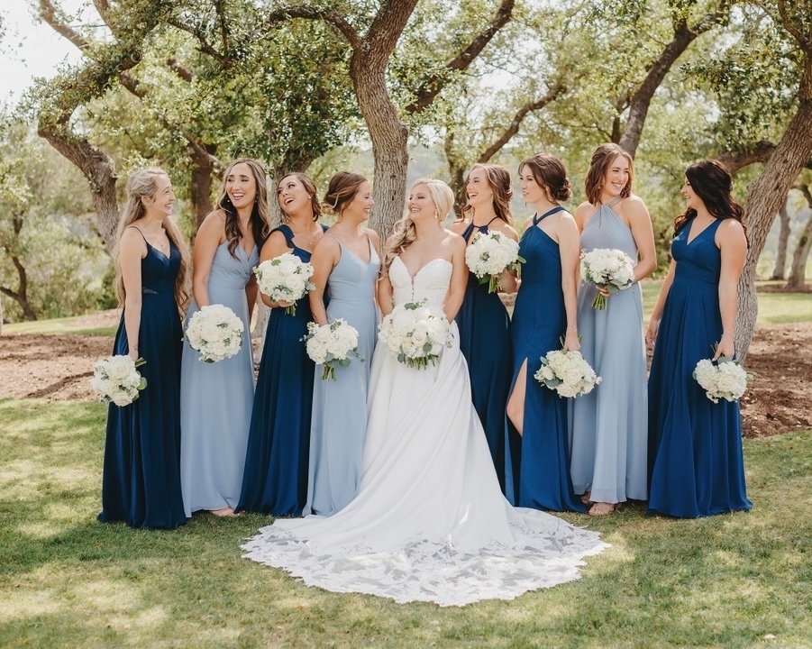 Creating unforgettable memories with the best squad around 💙

Hair by LUX artist - @hairandmakeup_smh
Makeup by LUX artist - @andreacolliermakeup
Additional hair + makeup by LUX artist - @palomaloya08
Venue - @canyonwoodridge
Photographer - @twopair