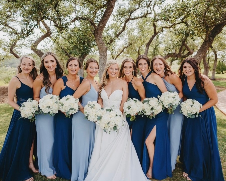 Creating unforgettable memories with the best squad around 💙

Hair by LUX artist - @hairandmakeup_smh
Makeup by LUX artist - @andreacolliermakeup
Additional hair + makeup by LUX artist - @palomaloya08
Venue - @canyonwoodridge
Photographer - @twopair