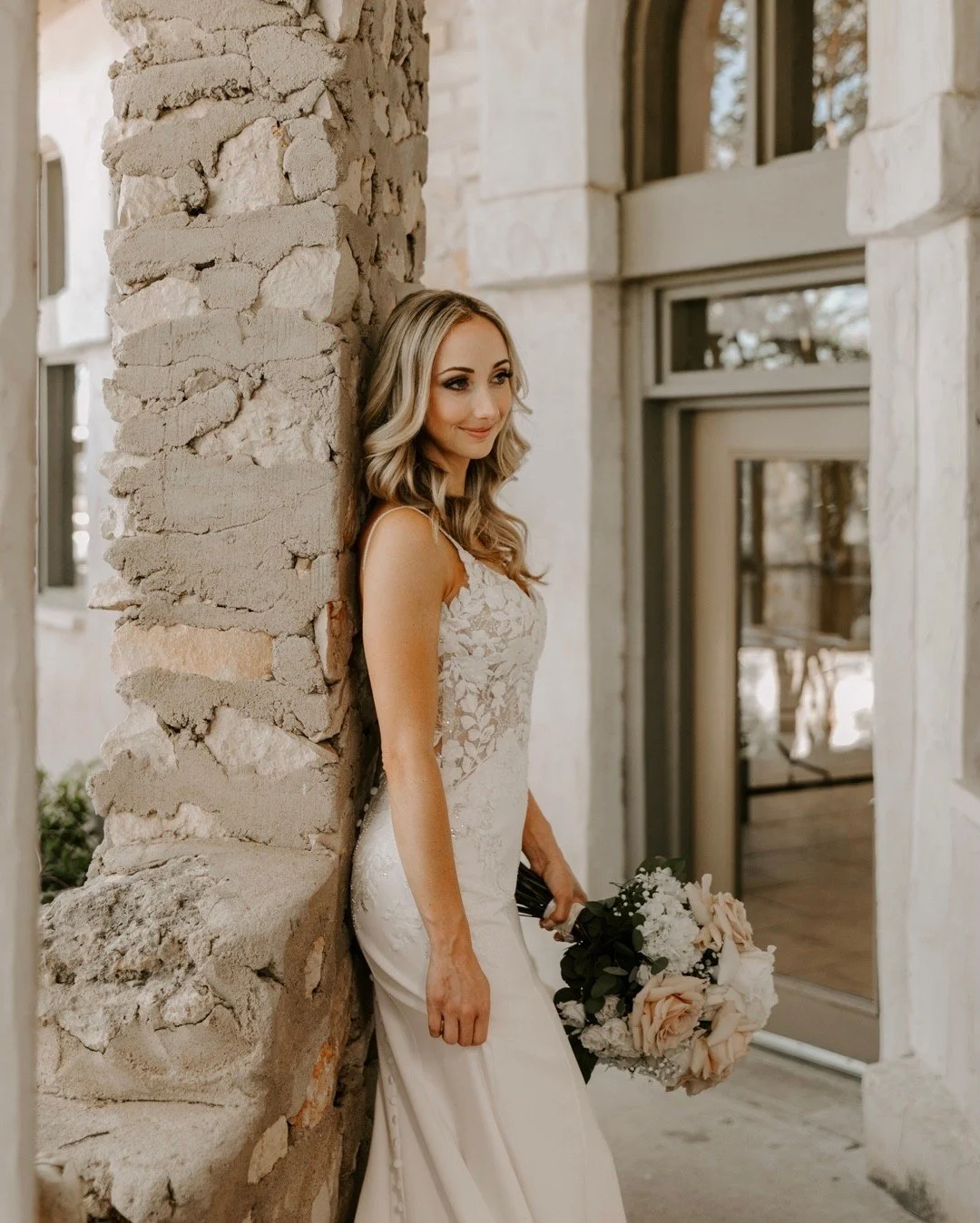 A quiet moment before she says &quot;I do&quot; 💍

Hair by LUX artist - @maritza.solorzano.stylist
Makeup by LUX artist - @makeupartistveronica
Venue - @villa_antonia
Planner - @3ofcupsevents
Photographer - @daniiiiquiroz