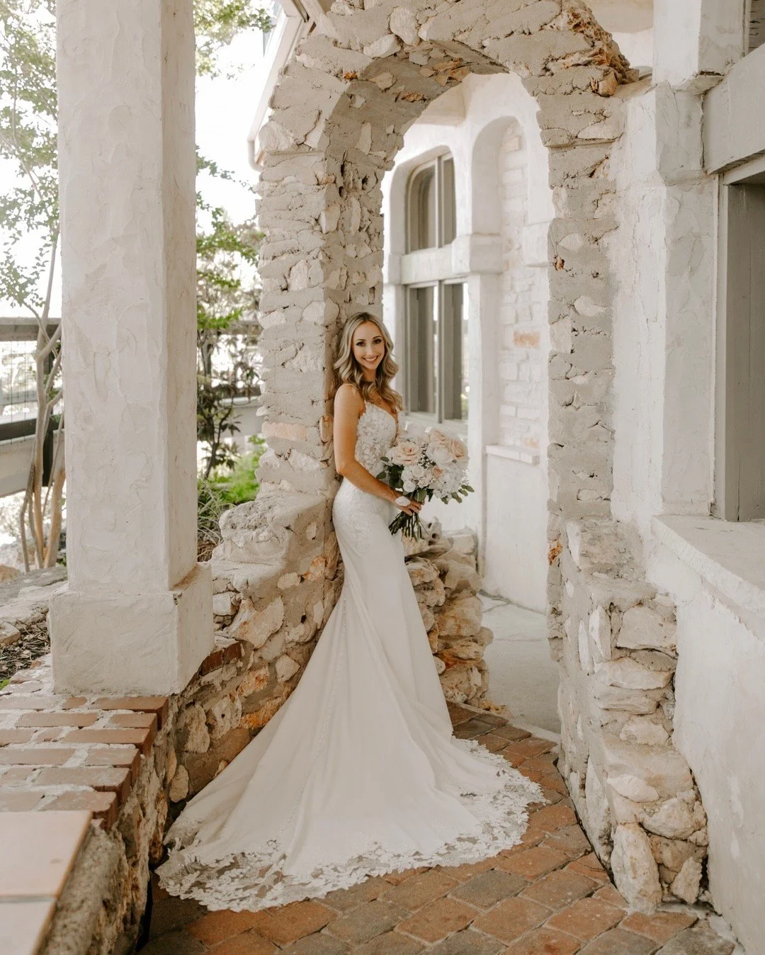 A quiet moment before she says &quot;I do&quot; 💍

Hair by LUX artist - @maritza.solorzano.stylist
Makeup by LUX artist - @makeupartistveronica
Venue - @villa_antonia
Planner - @3ofcupsevents
Photographer - @daniiiiquiroz