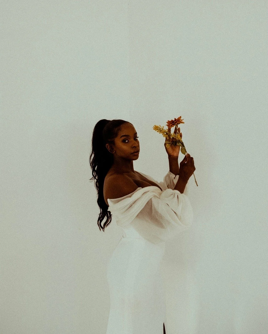 &amp; pose ✨

Hair by LUX artist - @hairbyrachelgalindo
Makeup by LUX artist - @madisonvegamua
Bride - @themadisonking
Bridal gown - @unbridaledaustin
Host - @southernloveworkshop
Photographer - @jontaylorsweet 
Venue - @miramiraphotostudio
Planning 