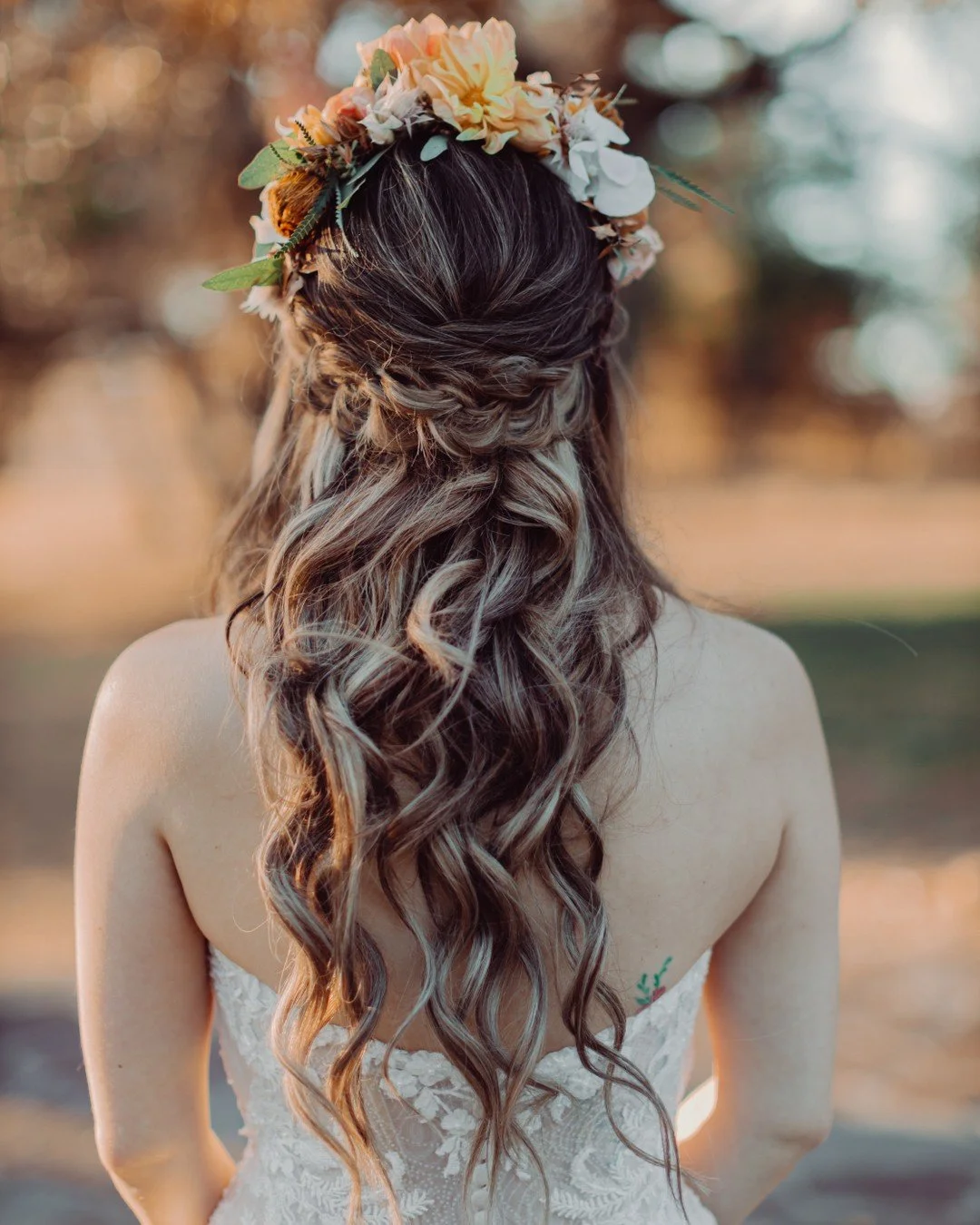 The flower crown of our dreams 🌼 

Hair by LUX artist - @beautyxcaitlynholmes
Makeup by LUX artist - @dolledbyv
Photographer - @laurenmariafilms
Venue - @themamaison