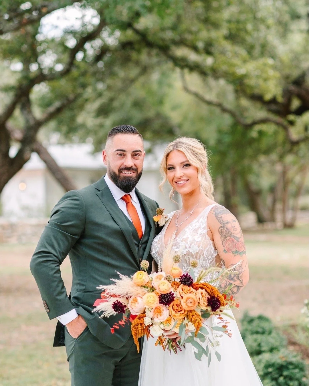 Bits of bliss ✨

Hair by LUX artist - @liveloveandglam
Makeup by LUX artist - @jenaaartistry
Venue - @theaddisongrove
Photographer -  @mainsqueezephotography
Planner -  @uptowneventstx
Floral - @nativebloomfloral