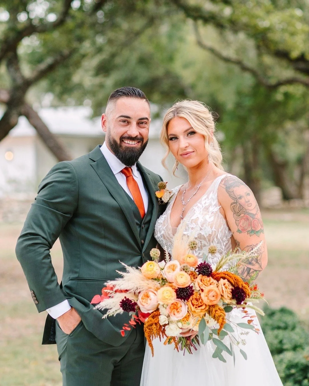 Bits of bliss ✨

Hair by LUX artist - @liveloveandglam
Makeup by LUX artist - @jenaaartistry
Venue - @theaddisongrove
Photographer -  @mainsqueezephotography
Planner -  @uptowneventstx
Floral - @nativebloomfloral