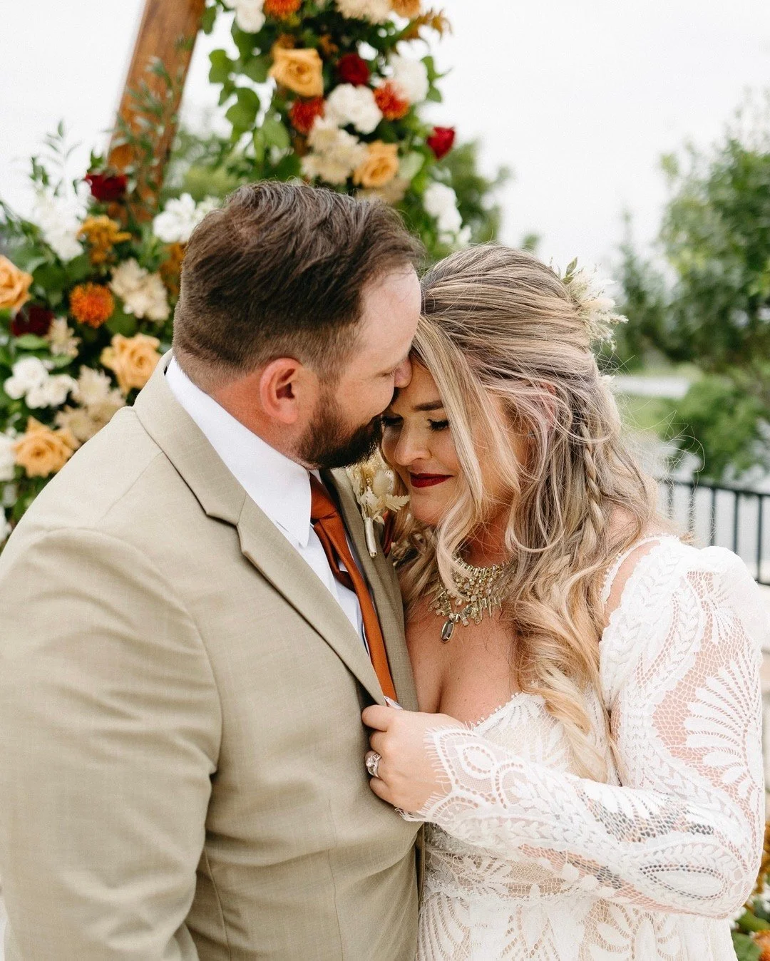The sweetest 🥰

Hair by LUX artist - @gatheredbeautybygabrielle
Makeup by LUX artist - @aviellejaybeauty
Venue - @senderasprings
Planner - @tbwcreativestudio
Photographer -  @leahthomasonphotography
Catering - @vivere_catering
DJ - @dj_laurie
Cake -