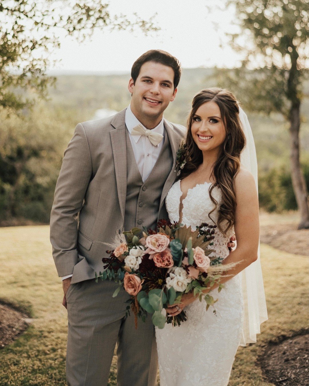 This is what meant to be looks like 💍

Hair by LUX artist - @tanya_beautyandbridal
Makeup by LUX artist - @dolledbyv
Venue - @canyonwoodridge
Photographer - @laurenparrphotography
Videography: @bohemefilms
Planner: @simplyxoevents
