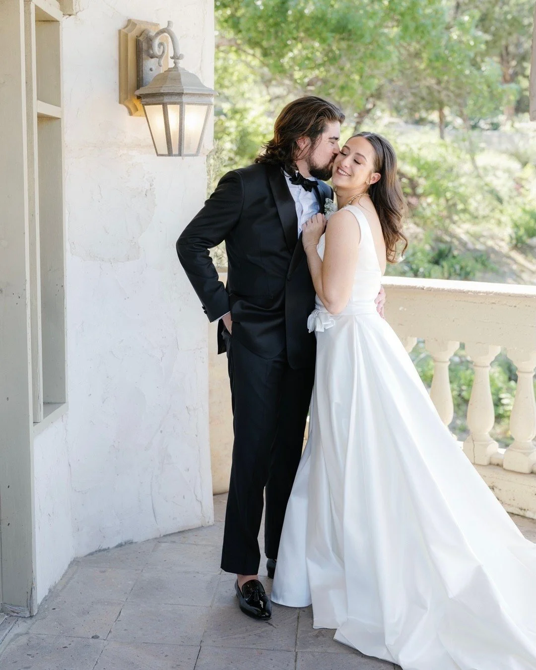 Love looks extra good on these two ✨

Hair by LUX artist - @liveloveandglam
Makeup by LUX artist - @jenaaartistry
Venue - @villa_antonia
Photographer -  @mikaylacphotos
Planner -  @simplyxoevents
Floral - @jordanflowersevent
DJ - @thepremieraustindjs