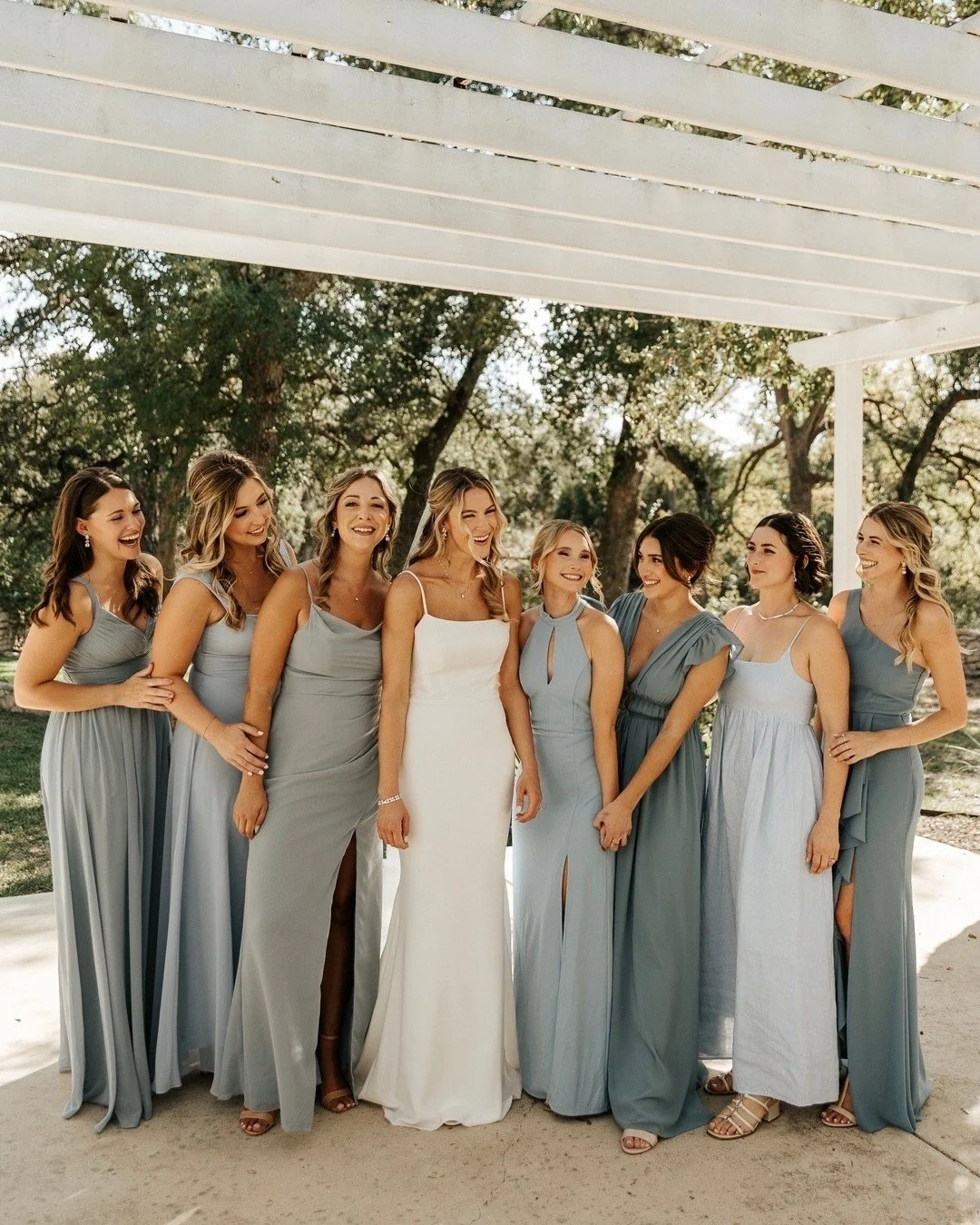 👯

Hair by LUX artist - @hairbyarriana
Makeup by LUX artist - @emilykay.beauty
Additional hair by LUX artist - @maritza.solorzano.stylist
Additional makeup by LIX artist - @bella_m_u_a
Venue - @theaddisongrove
Planner - @dellagraceevents
Photographe