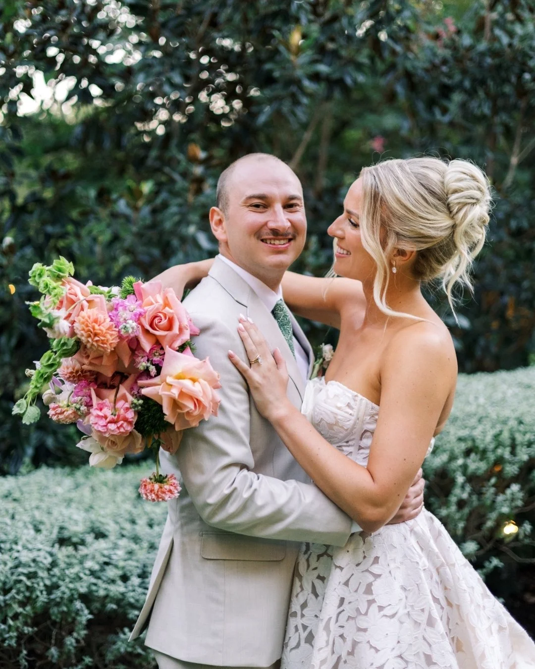 This is what &ldquo;once in a lifetime&rdquo; looks like ✨

Hair by LUX artist - @liveloveandglam
Makeup by LUX artist - @dolledbyv
Venue - @hummingbirdhouseaustin
Planner - @hummingbirdhouseaustin 
Photographer - @laceyandleephoto + @swiftandswoon
V