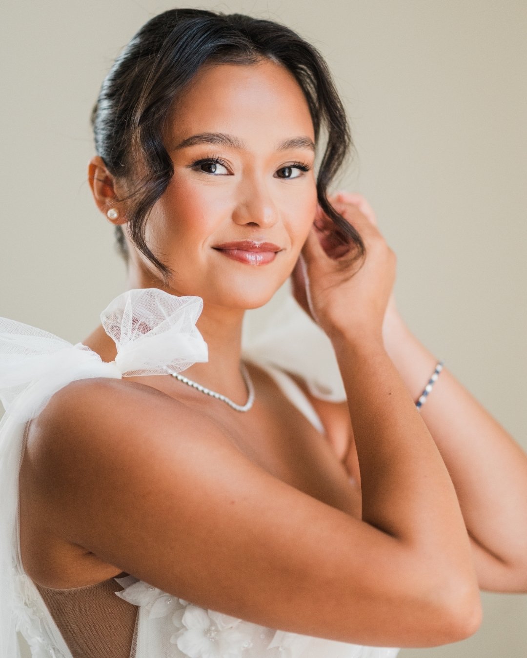 Obsessed with this glam ✨

Hair by LUX artist - @gatheredbeautybygabrielle
Makeup by LUX artist - @dolledbyv
Venue - @grandladyaustin
Planners -  @biancanichole_andco + @bnco_maci
Photographer - @carhartphotography
Floral - @grandladyfloral
Rentals -