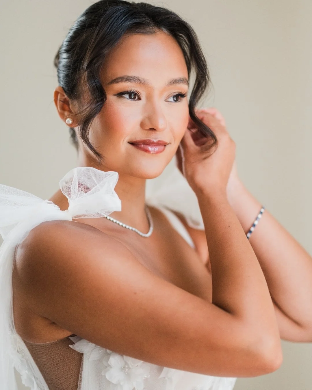Obsessed with this glam ✨

Hair by LUX artist - @gatheredbeautybygabrielle
Makeup by LUX artist - @dolledbyv
Venue - @grandladyaustin
Planners -  @biancanichole_andco + @bnco_maci
Photographer - @carhartphotography
Floral - @grandladyfloral
Rentals -