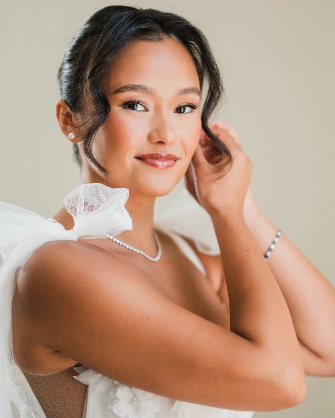 Obsessed with this glam ✨

Hair by LUX artist - @gatheredbeautybygabrielle
Makeup by LUX artist - @dolledbyv
Venue - @grandladyaustin
Planners -  @biancanichole_andco + @bnco_maci
Photographer - @carhartphotography
Floral - @grandladyfloral
Rentals -