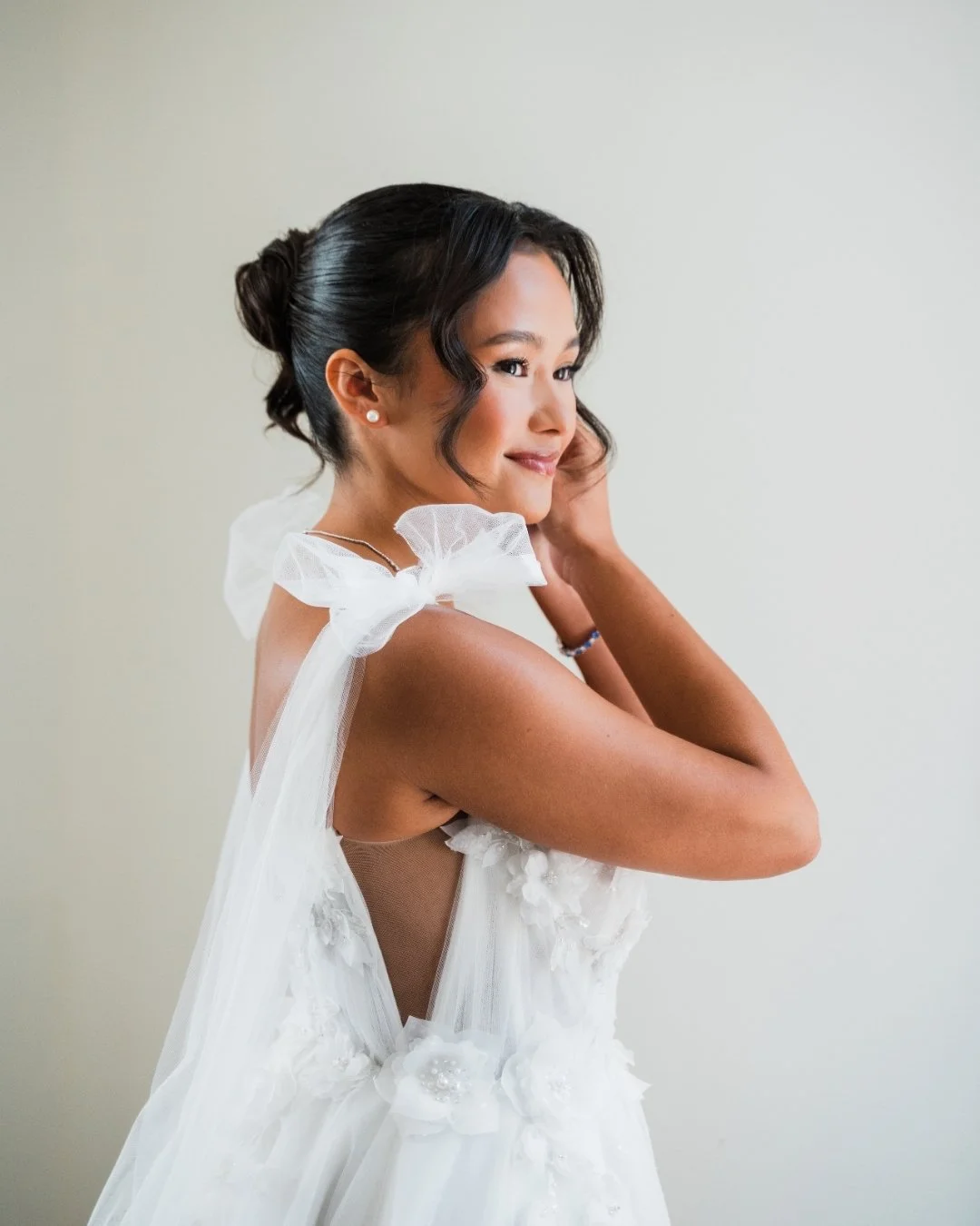 Obsessed with this glam ✨

Hair by LUX artist - @gatheredbeautybygabrielle
Makeup by LUX artist - @dolledbyv
Venue - @grandladyaustin
Planners -  @biancanichole_andco + @bnco_maci
Photographer - @carhartphotography
Floral - @grandladyfloral
Rentals -