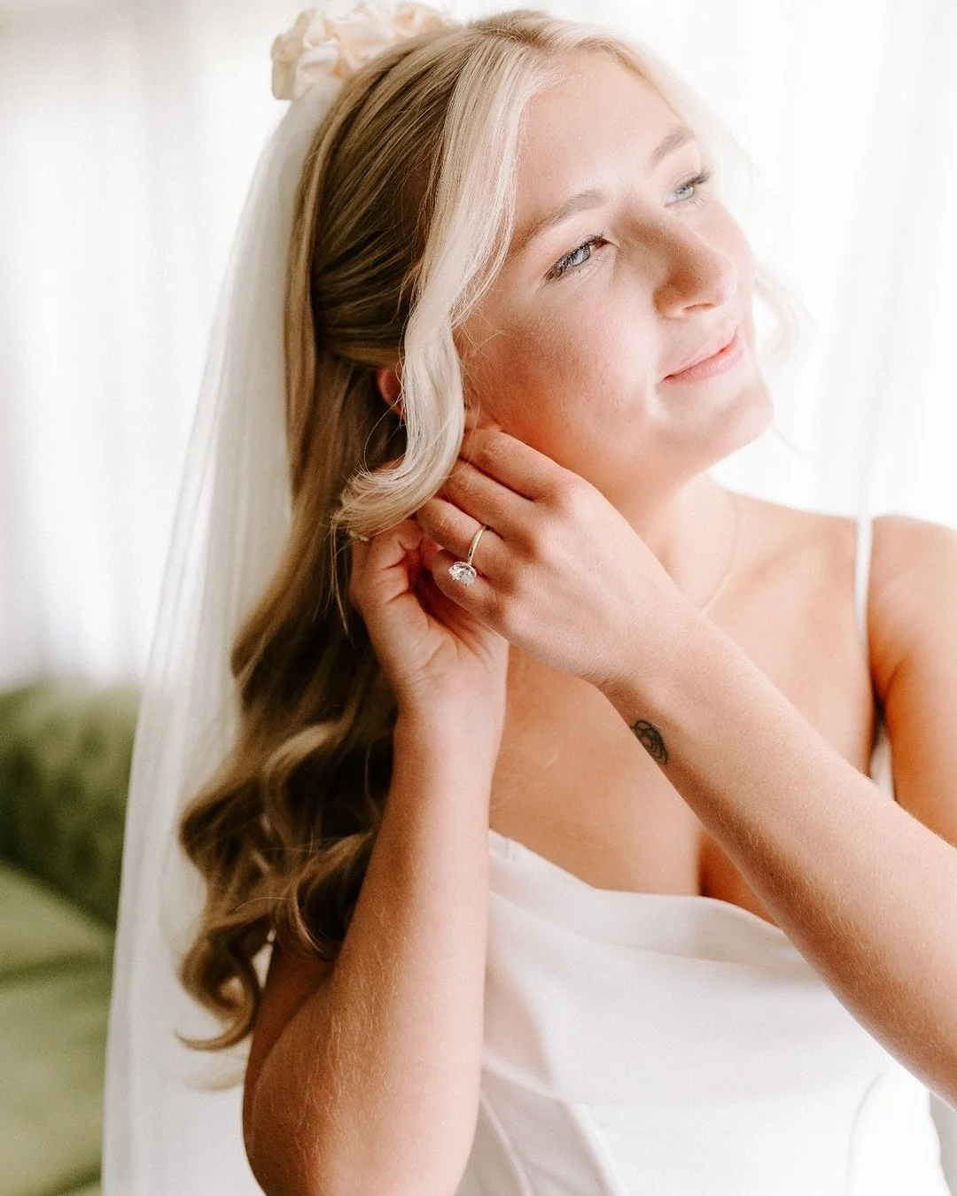 🤍

Hair by LUX artist - @hairbyrachelgalindo
Venue - @pecanspringsranch
Planner -  @planoniteventsanddesign
Photographer - @morgan_elise_photography
Videographer - @newroadproductions
Floral - @larkspurspecialtyflorists
Bridal gown - @anthropologiew