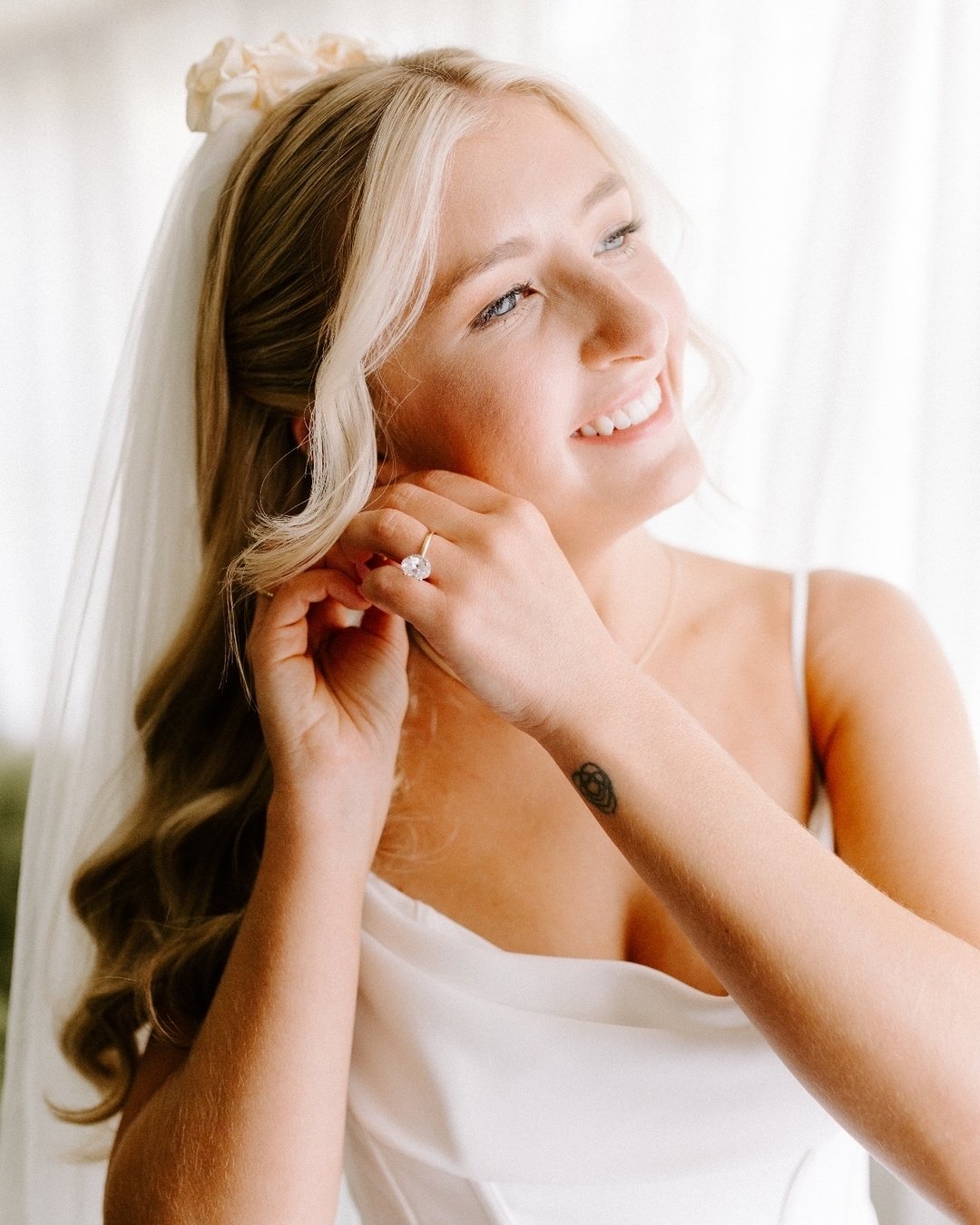 🤍

Hair by LUX artist - @hairbyrachelgalindo
Venue - @pecanspringsranch
Planner -  @planoniteventsanddesign
Photographer - @morgan_elise_photography
Videographer - @newroadproductions
Floral - @larkspurspecialtyflorists
Bridal gown - @anthropologiew