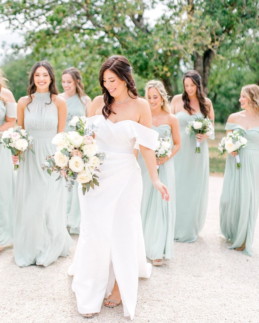 Days like this ✨

Hair by LUX artist - @maritza.solorzano.stylist
Makeup by LUX artist - @mkbmayte
Additional hair + makeup by LUX artist - @bella_m_u_a
Venue - @swallowseveweddings 
Planner - @watertowinehospitality
Photographer - @allisonjeffersass