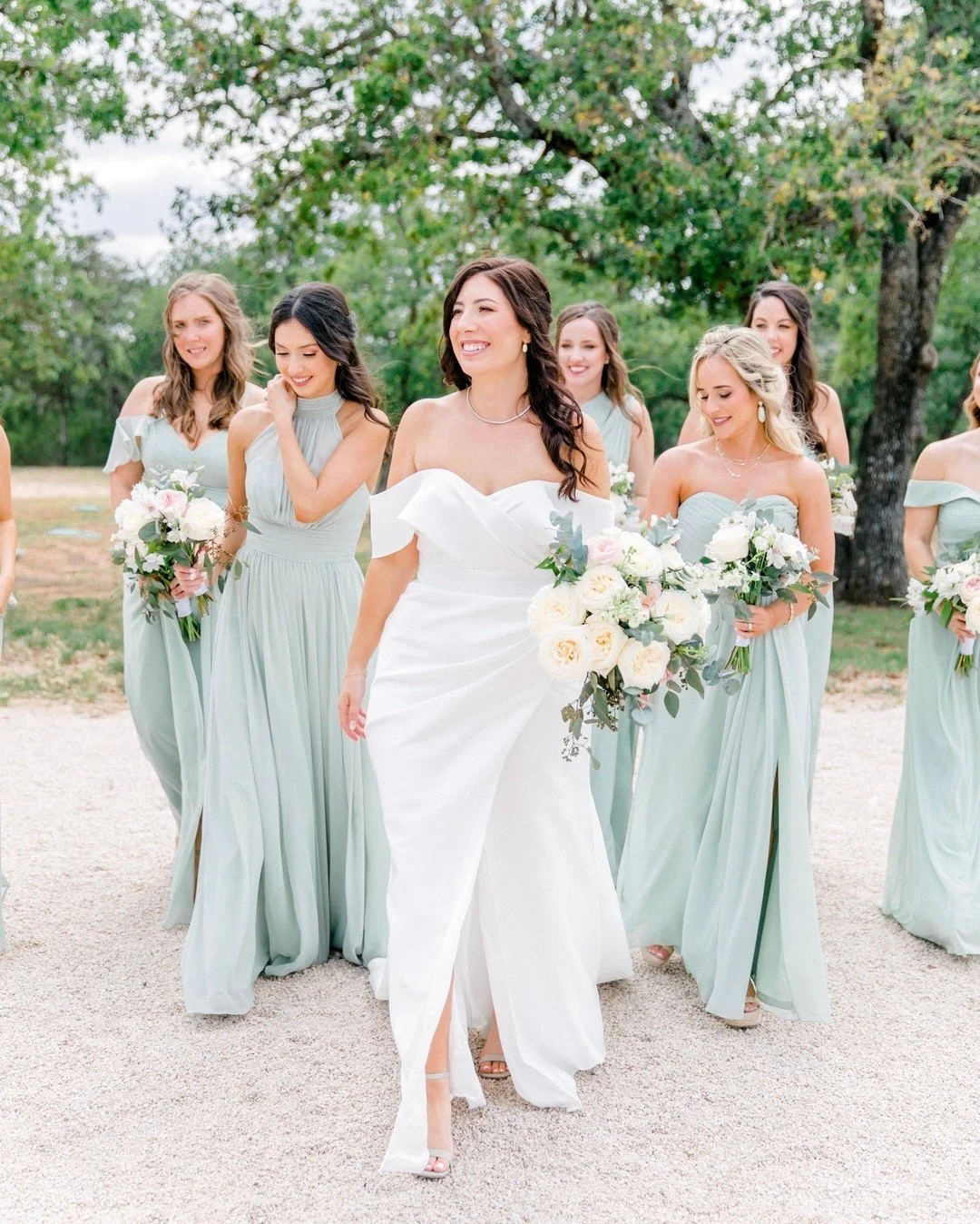 Days like this ✨

Hair by LUX artist - @maritza.solorzano.stylist
Makeup by LUX artist - @mkbmayte
Additional hair + makeup by LUX artist - @bella_m_u_a
Venue - @swallowseveweddings 
Planner - @watertowinehospitality
Photographer - @allisonjeffersass