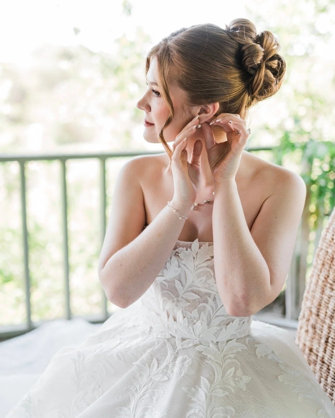 Timeless beauty 🤍

Hair by LUX artist - @tanya_beautyandbridal
Makeup by LUX artist - @slaybysaramua
Venue - @texasretreat
Planner - @3ofcupsevents
Photographer -  @carhartphotography
Videographer - @alexadkinscreative
Florist - @exquisitepetals
DJ 