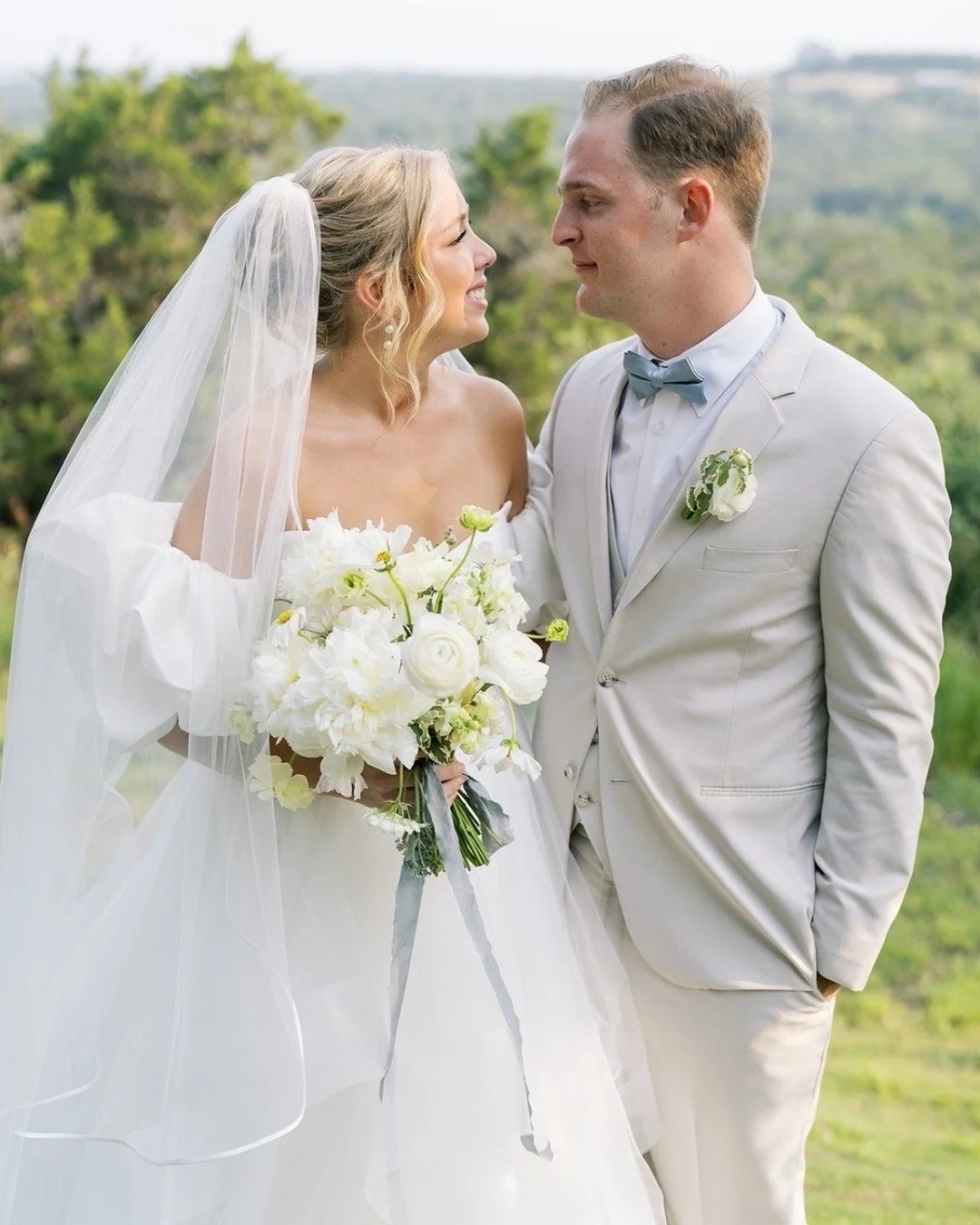 All kinds of happy 🥰

Hair by LUX artist - @liveloveandglam
Makeup by LUX artist - @jenaaartistry
Venue - @canyonwoodridge
Photographer - @annmark.photo
Videographer - @cloudcraftstudios
Planner -  @amandablueevents
Floral -  @gypsyfloral
