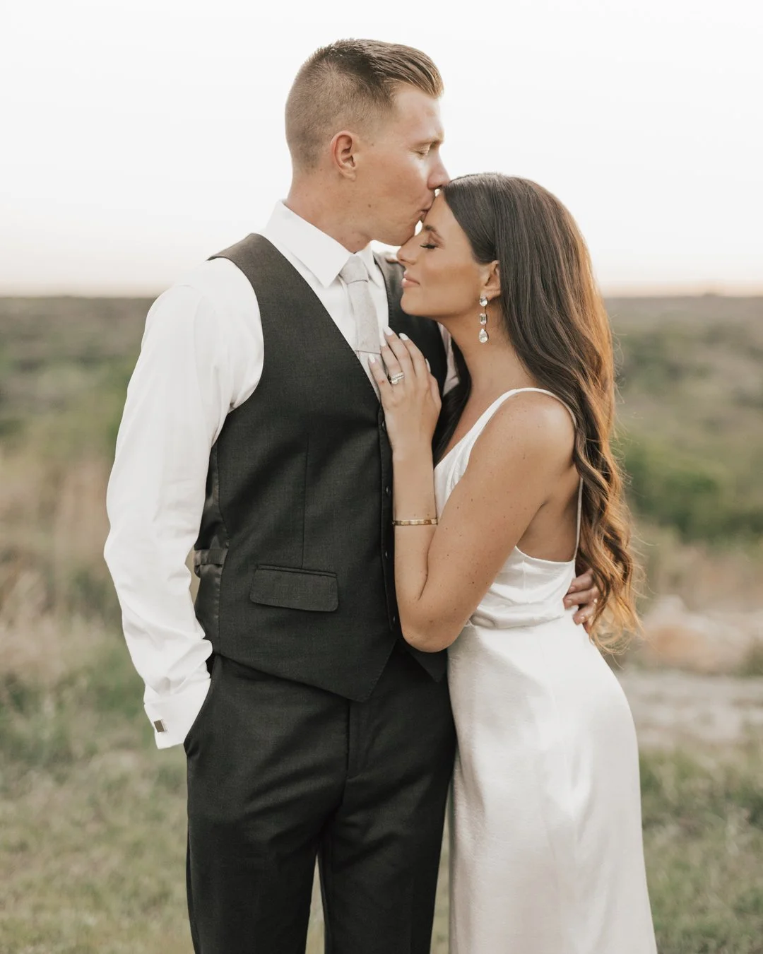 The sweetest thing 🤍

Makeup by LUX artist - @dolledbyv
Venue - @maesridge 
Planning - @simplyxoevents 
Designer - @wild_heart_events 
Catering - @peachedtortillacatering 
Bartending - @drinkslingersatx 
Photography - @kayleechelseaphotography 
Vide