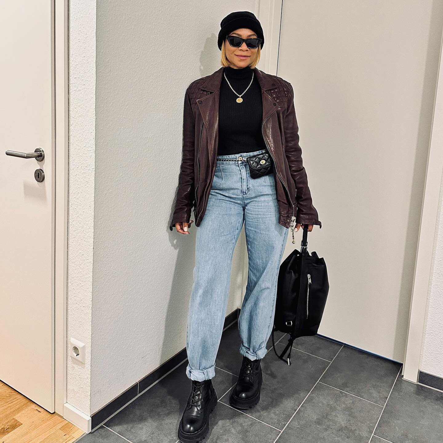 Chic, edgy, tomboyish, sometimes classy, fly etc&hellip;you name it and that&rsquo;s my style🤣 Versatile but I know my vibe👍🏽 

Step outside of your boxes. Happy Sunday loves🫶🏽

#versatilestyle #tomboychic #styledefined #stylishlook #everydayout