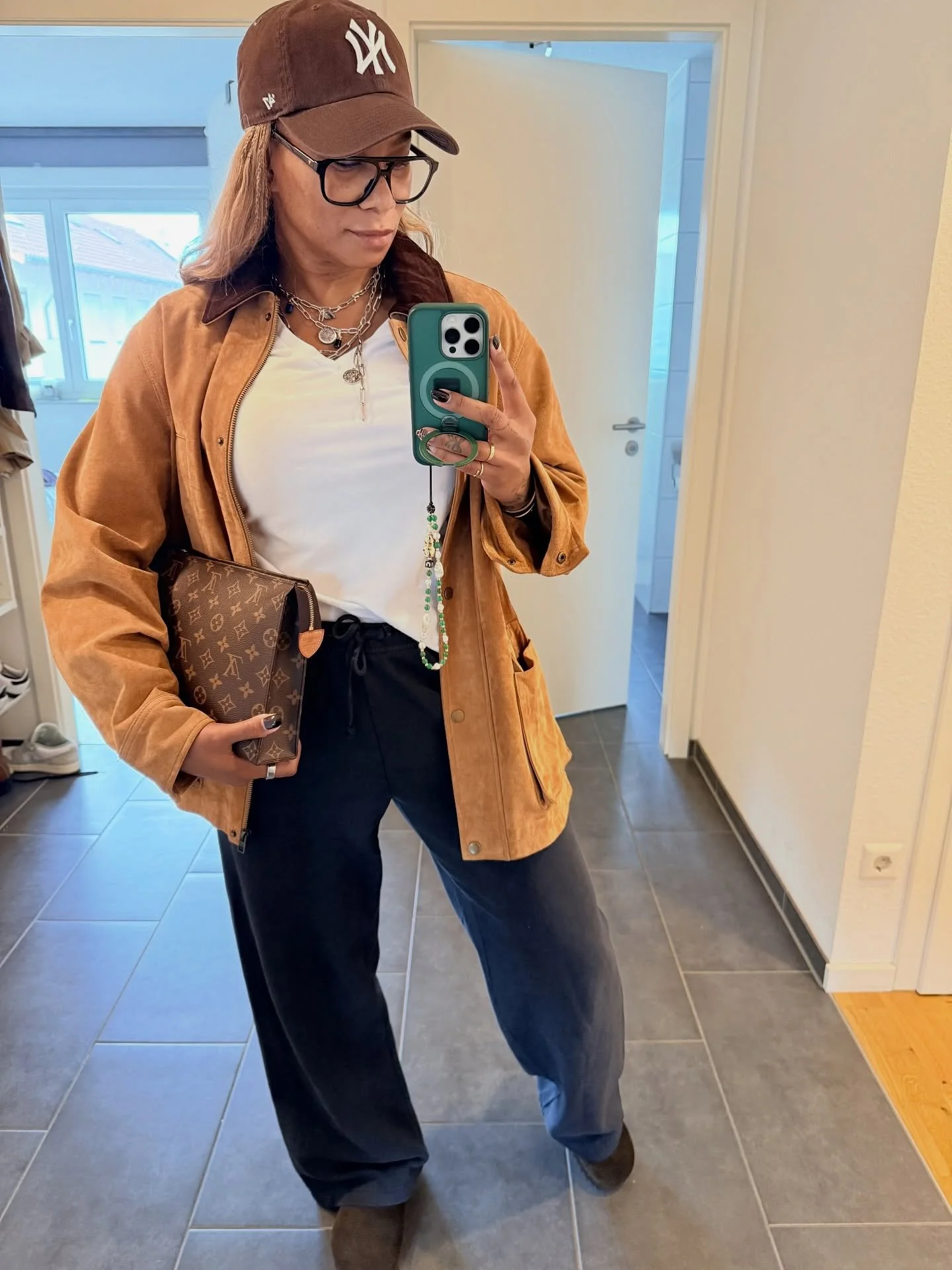 I&rsquo;m easy&hellip;

#thesparklelee #lifestyledbysparkle #easyoutfit #chilloutfit #ootd #fitcheck #weekendvibes #outandabout