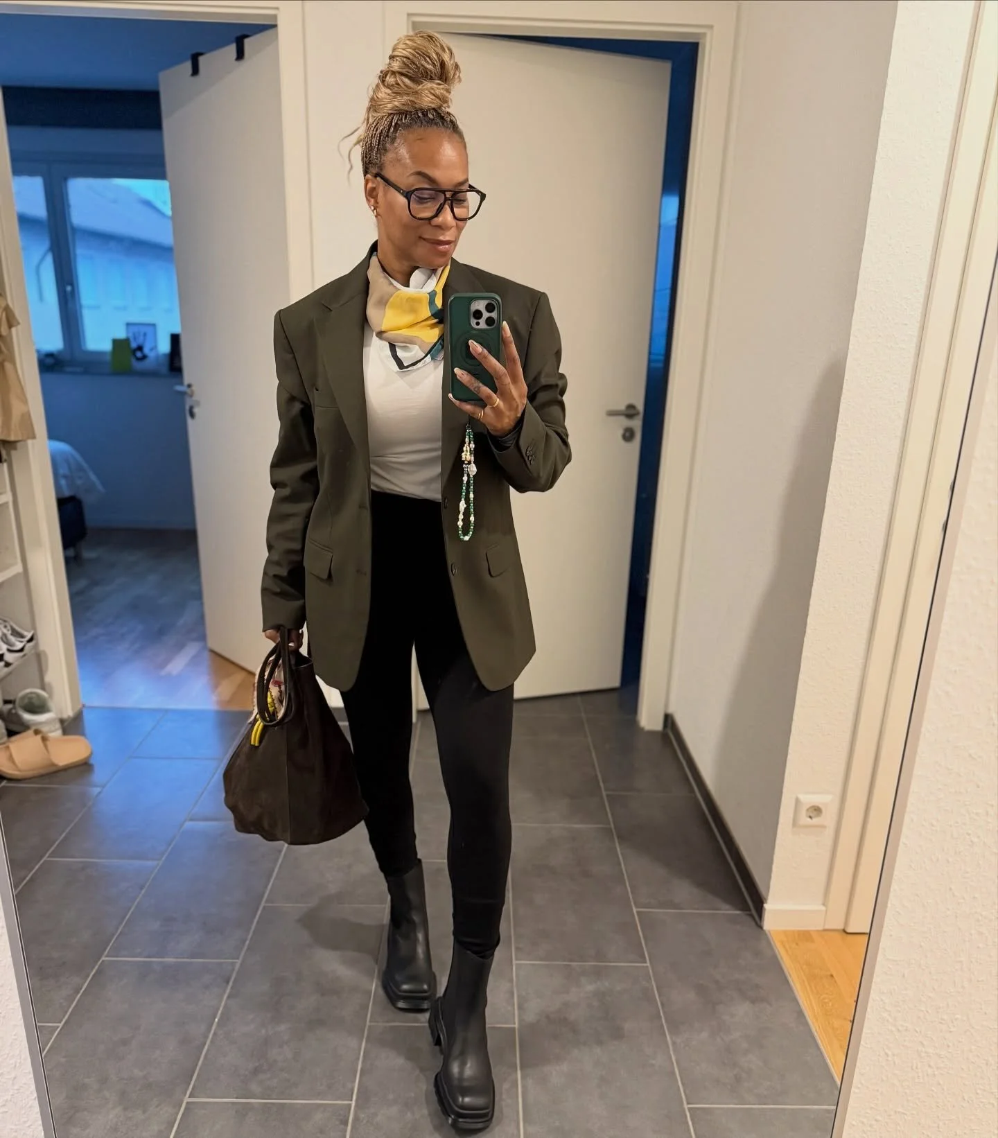 A few easy outfits, A lil work, New YouTube videos, New on the Blog, Jaden went to Homecoming 😍, and OH, took out my braids&hellip; HAIR TREATMENT ME PLEASE 🤣. 

#lifestyledbysparkle #thesparklelee #easyoutfits #outfitinspo #easystyling #weekinmyli